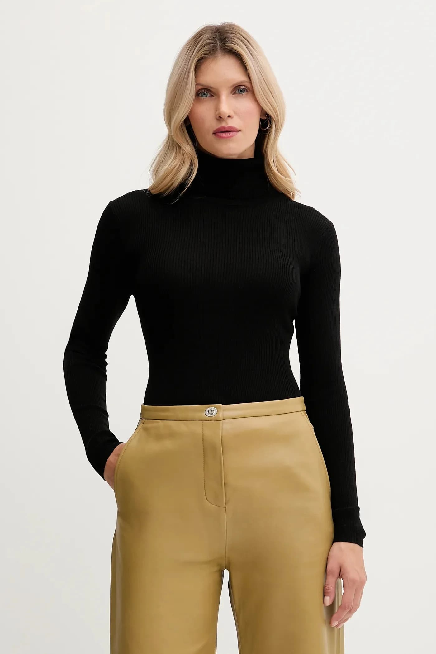 Шерстяной свитер