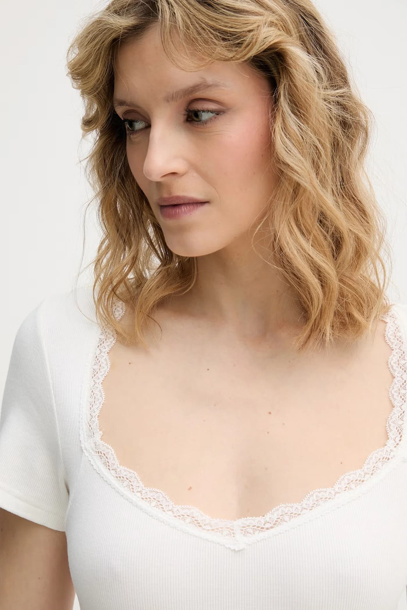 Женская футболка - фото 3