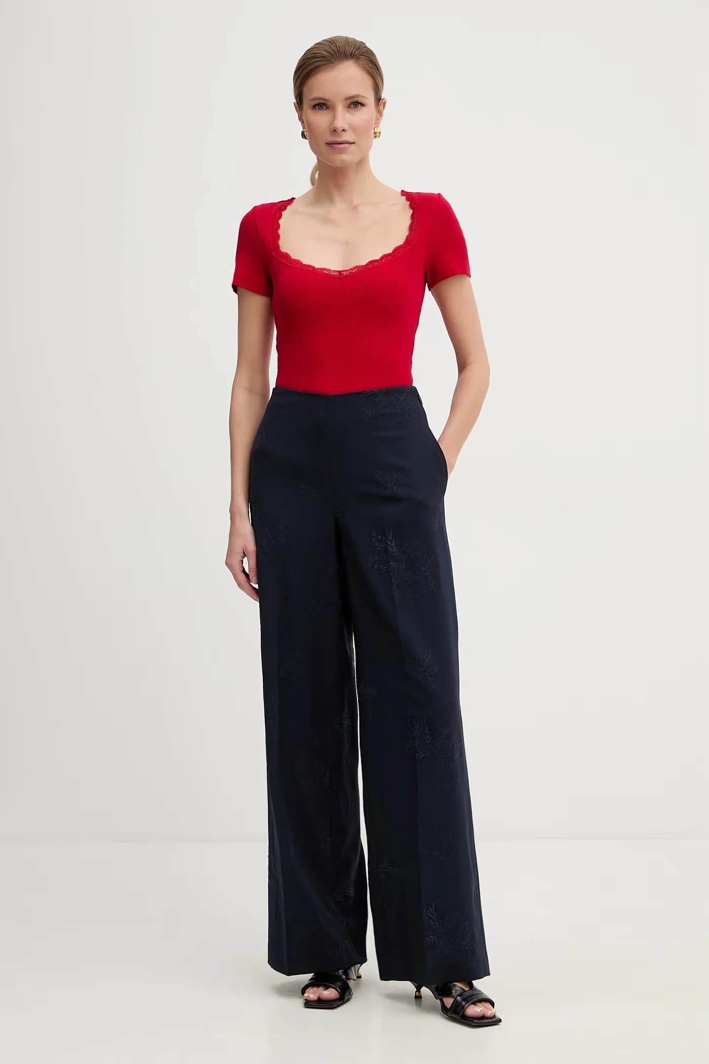 Женская футболка - фото 2