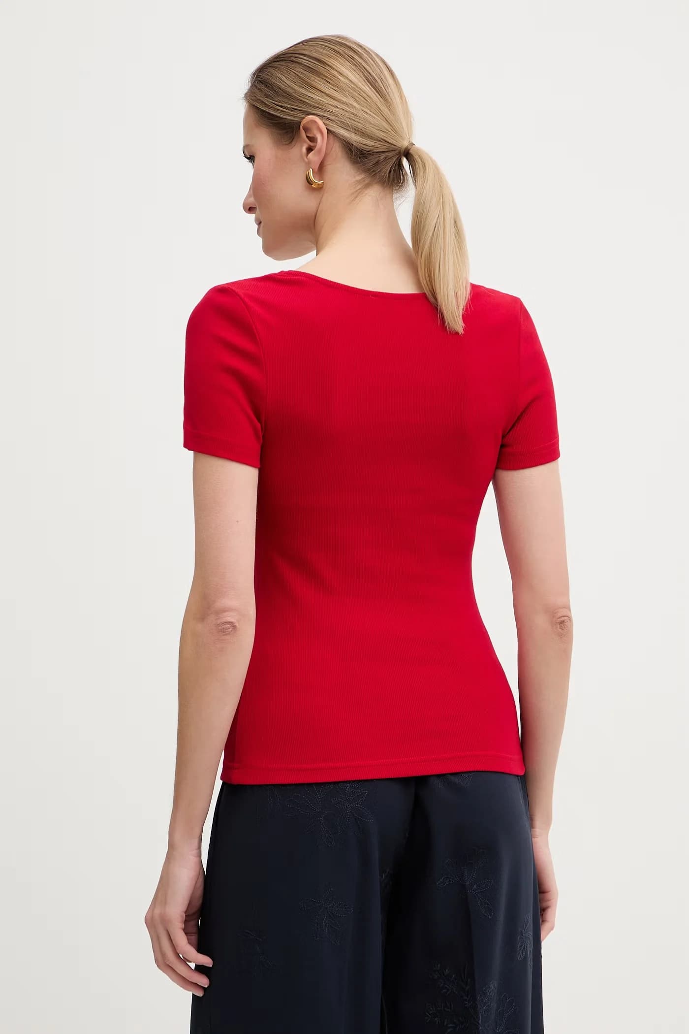 Женская футболка - фото 3