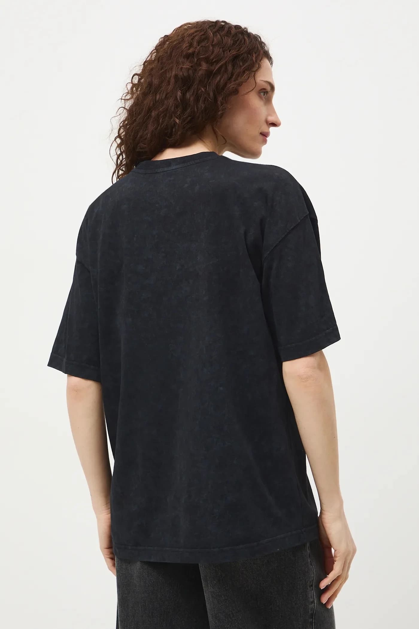Женская хлопковая футболка оверсайз - фото 4