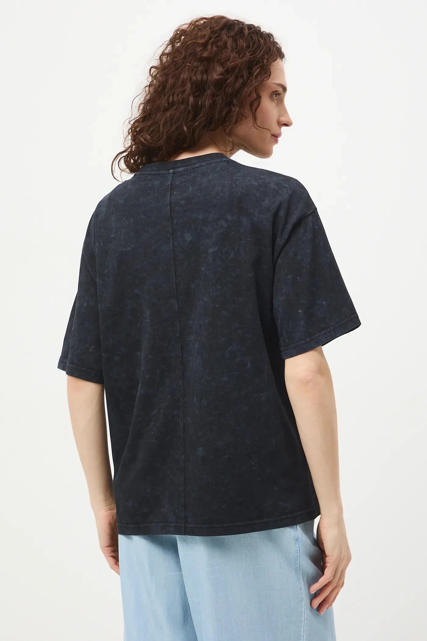 Женская хлопковая футболка оверсайз - фото 4