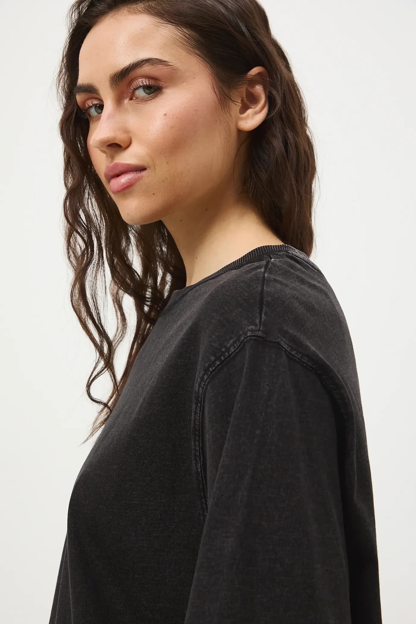 Женская хлопковая футболка оверсайз - фото 6