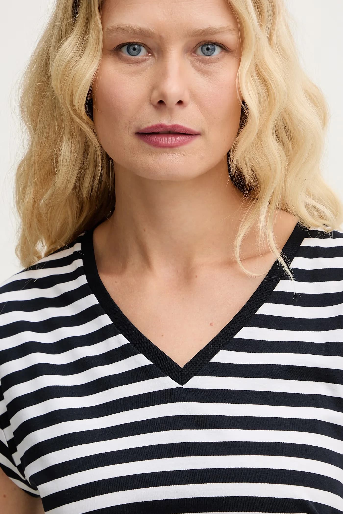 Женская хлопковая футболка - фото 4