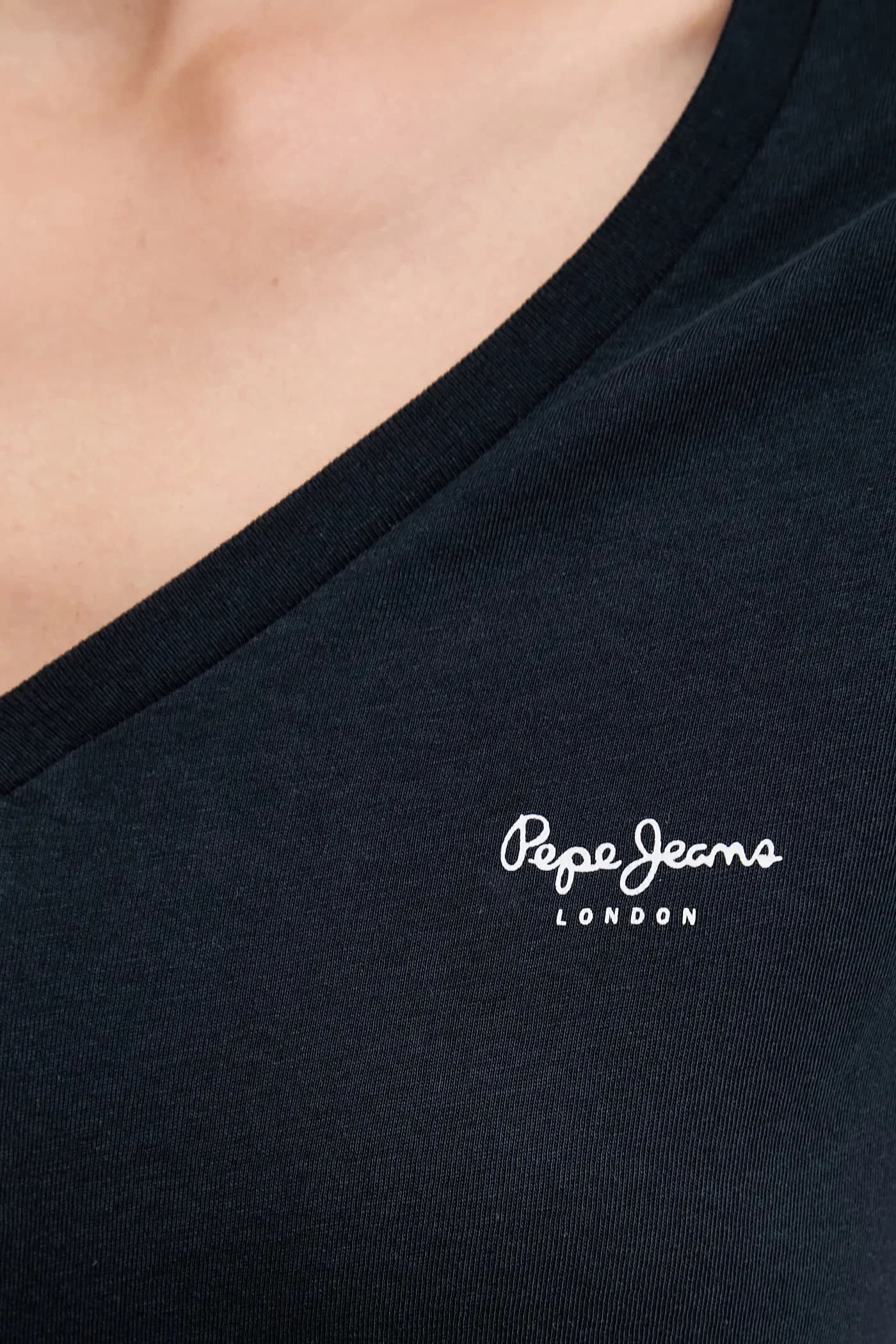 Хлопковая футболка MACY с V-образным вырезом - фото 5