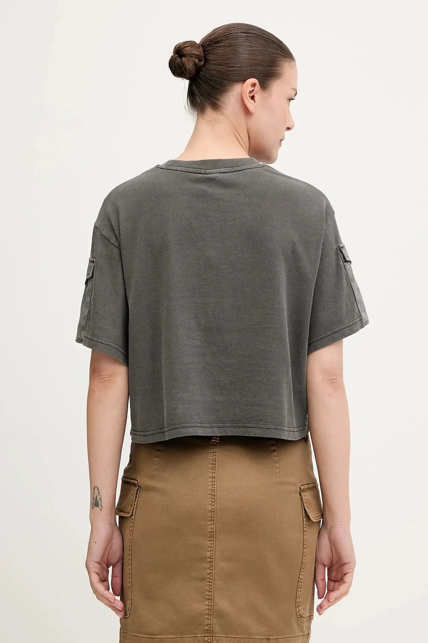 Укороченная футболка из стираного микса свободного кроя из хлопка - фото 3
