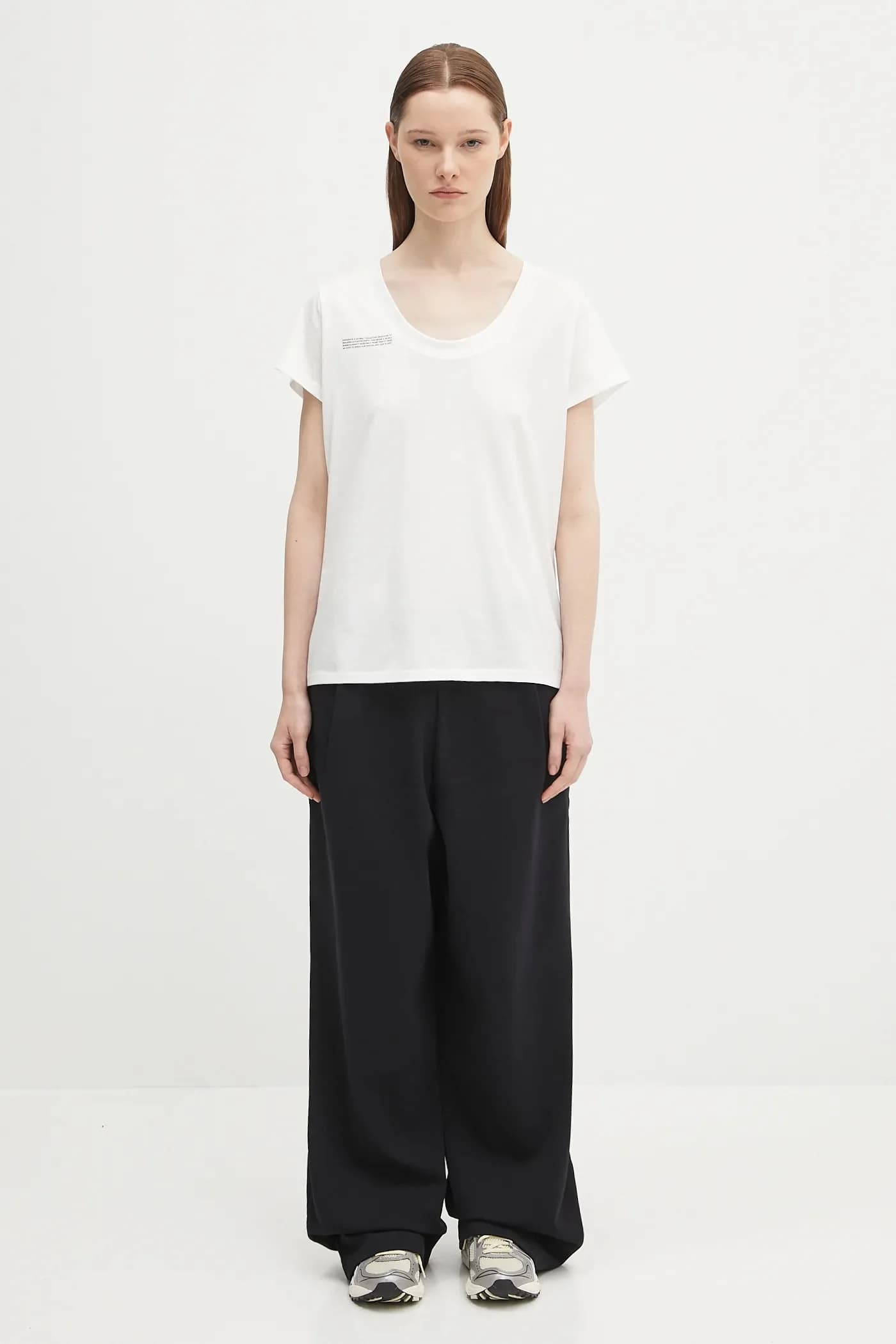 Легкая хлопковая футболка с круглым вырезом - фото 5