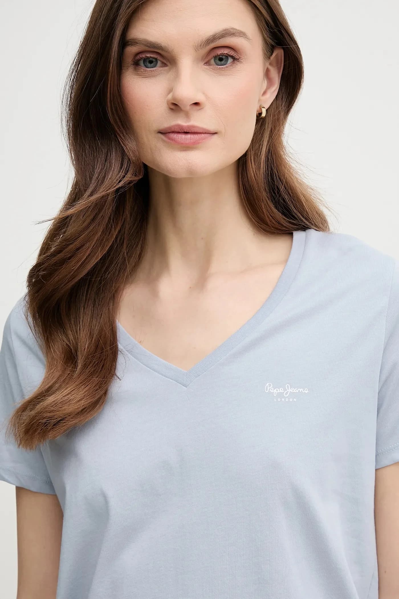 Хлопковая футболка MACY с V-образным вырезом - фото 4