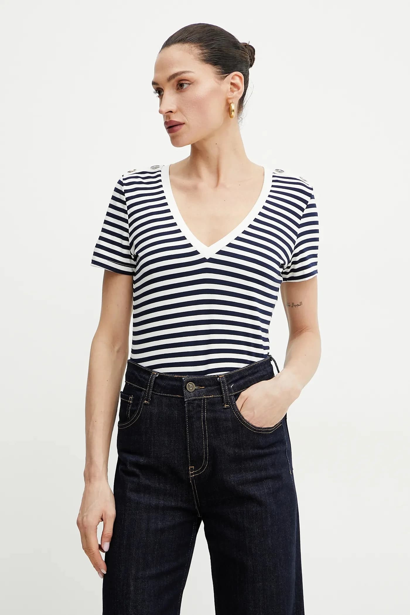 ДИНА футболка