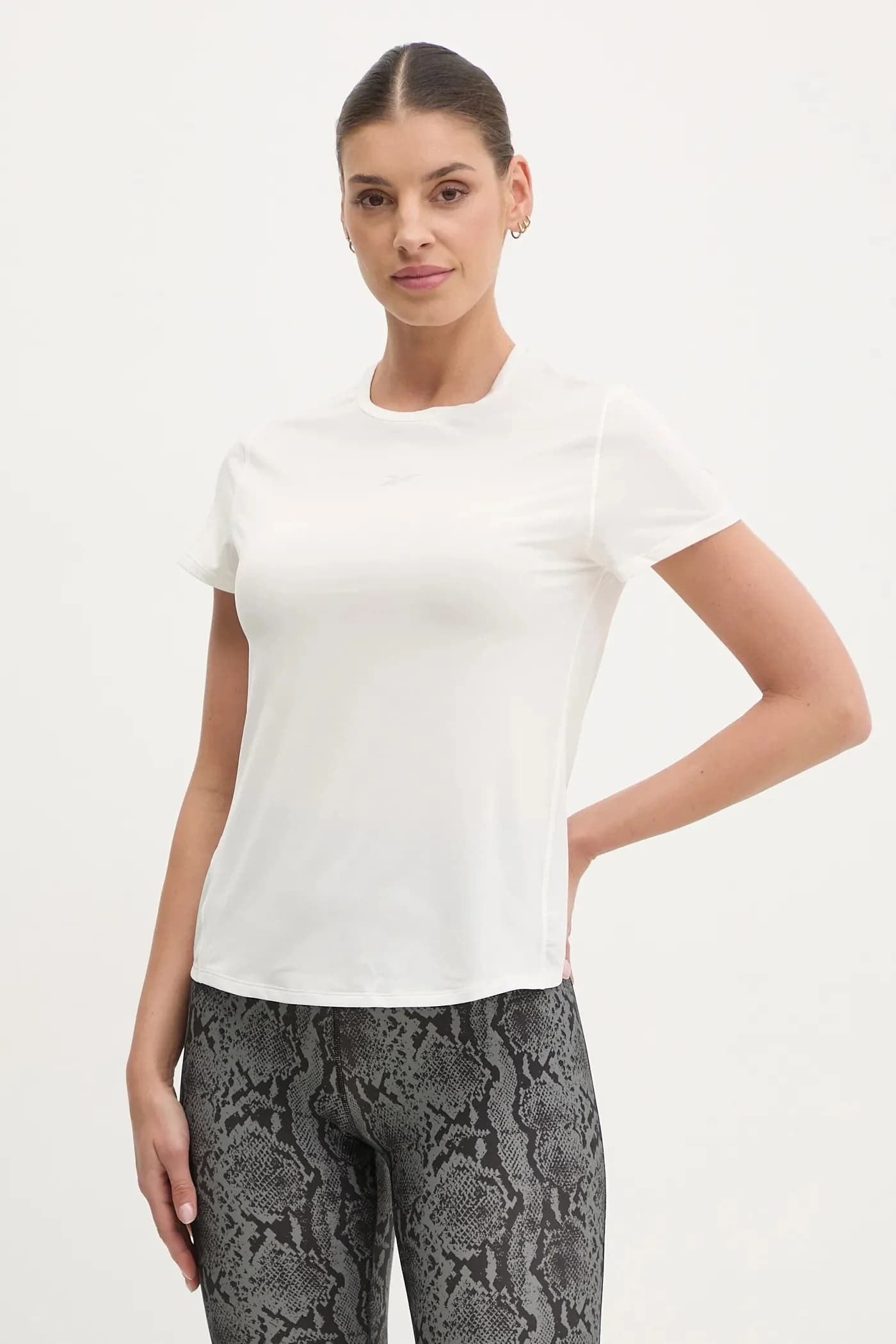 Спортивная футболка