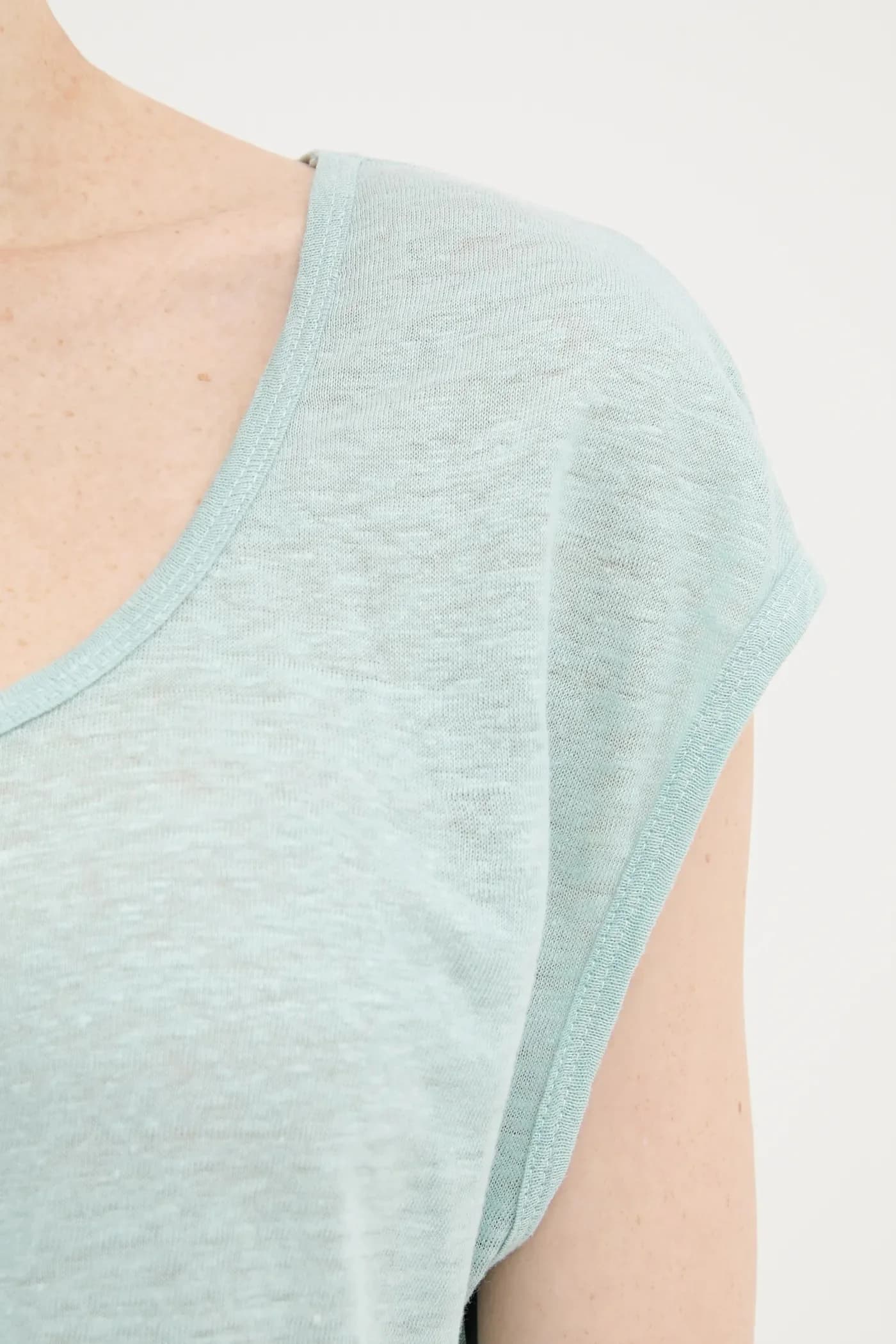 Льняная футболка - фото 5