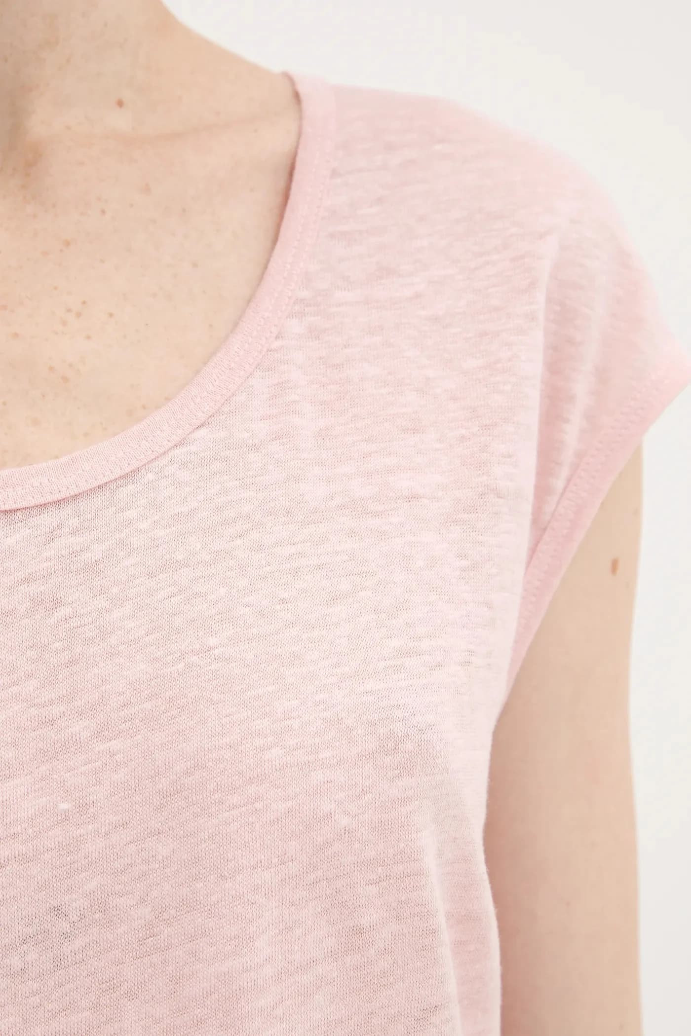 Льняная футболка - фото 5