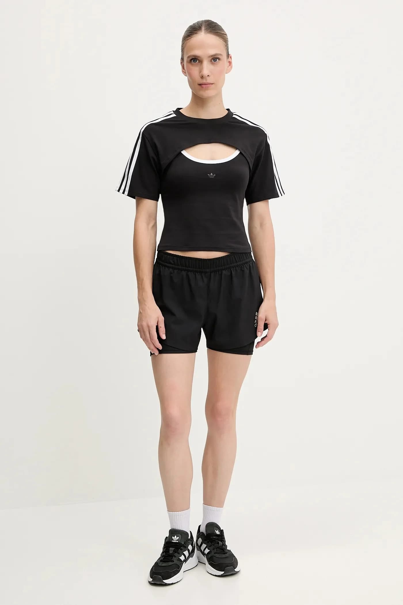 Футболка с вырезом - фото 2