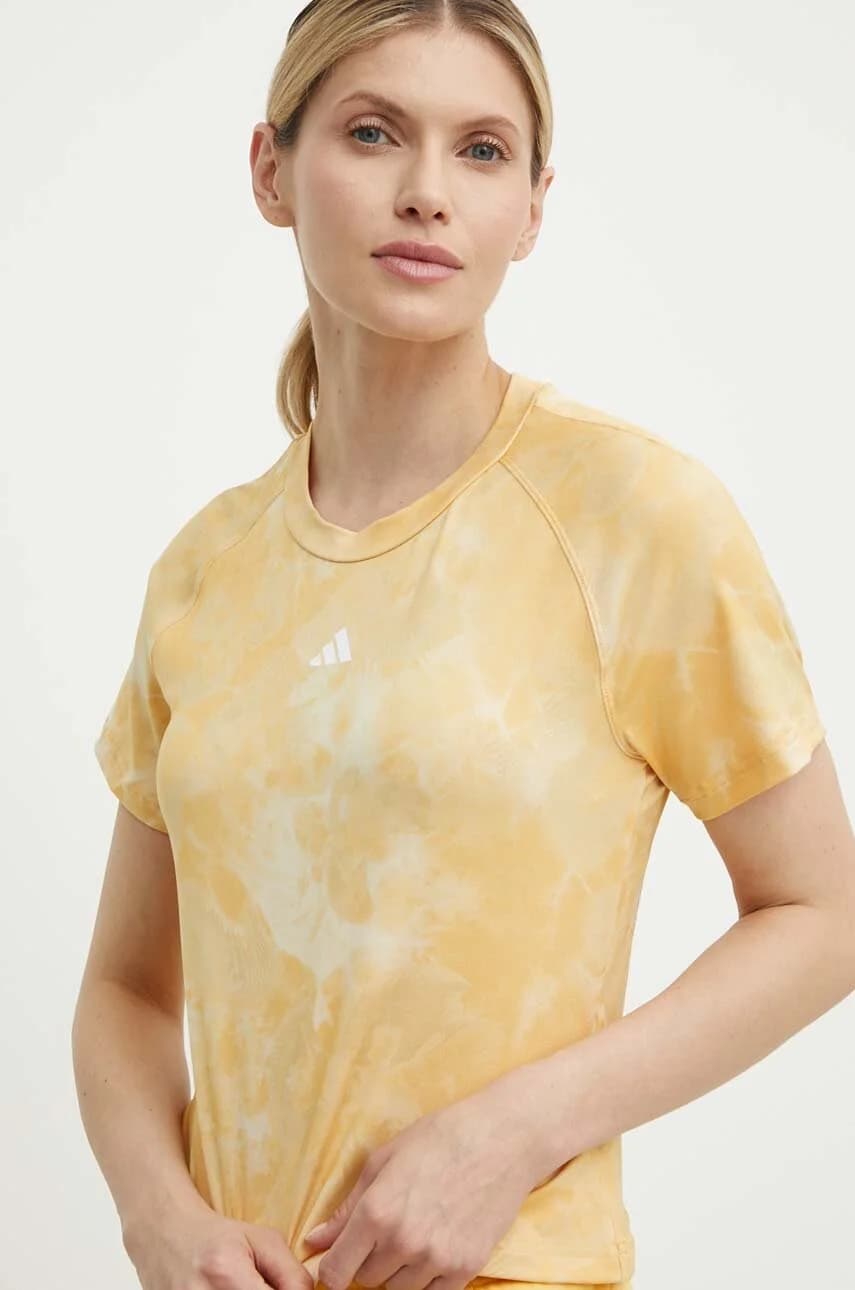 Футболка с цветочным принтом