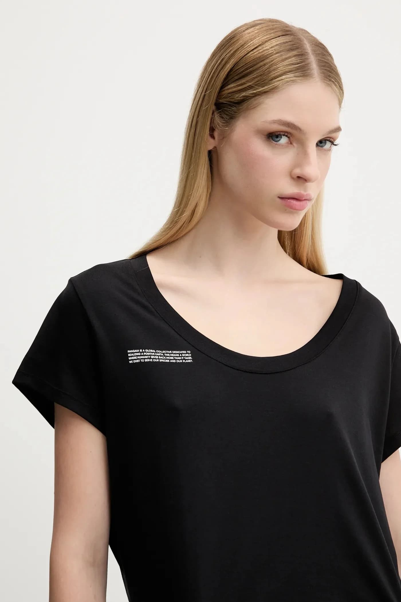 Легкая хлопковая футболка с круглым вырезом - фото 4