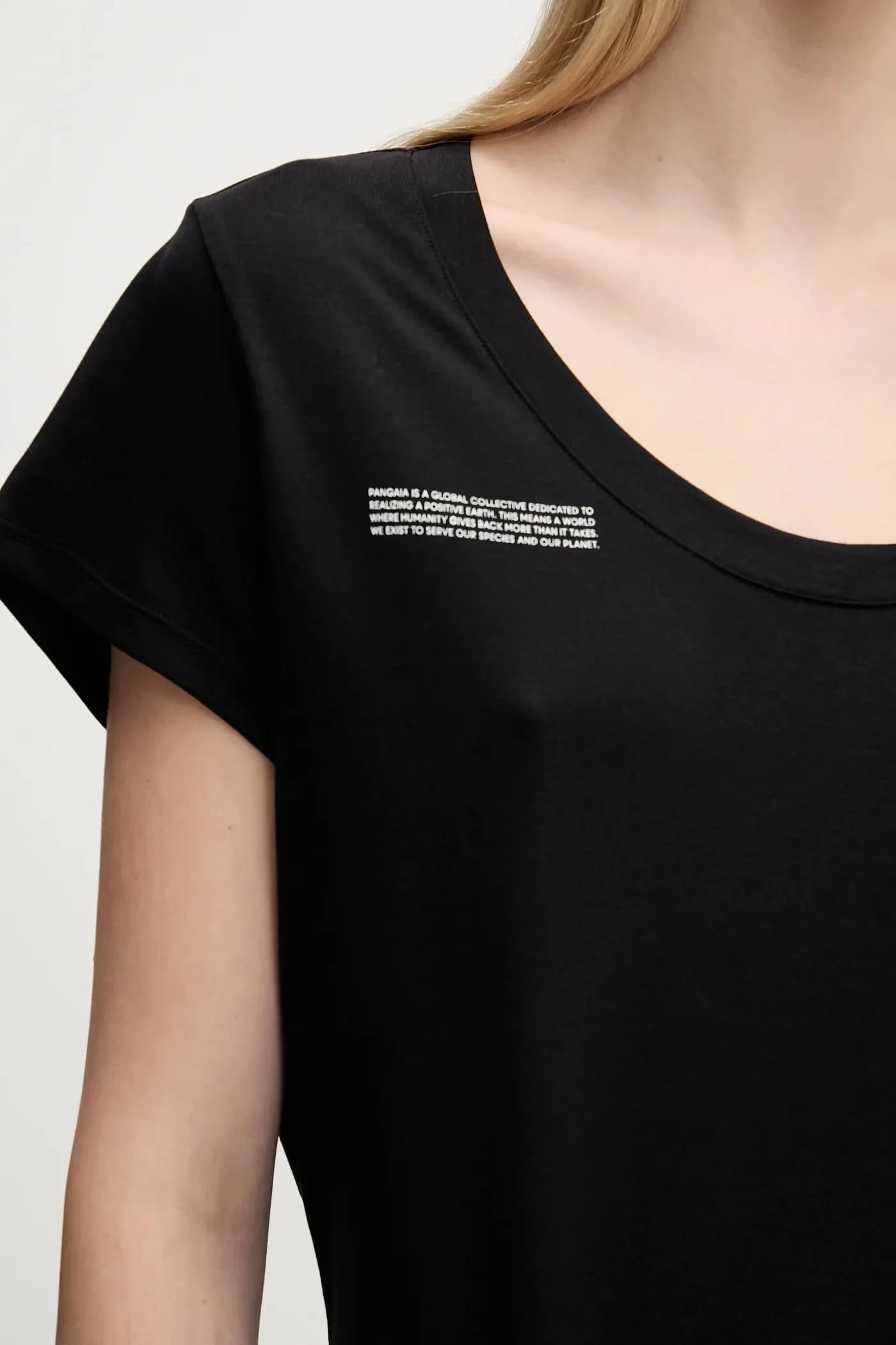 Легкая хлопковая футболка с круглым вырезом - фото 5