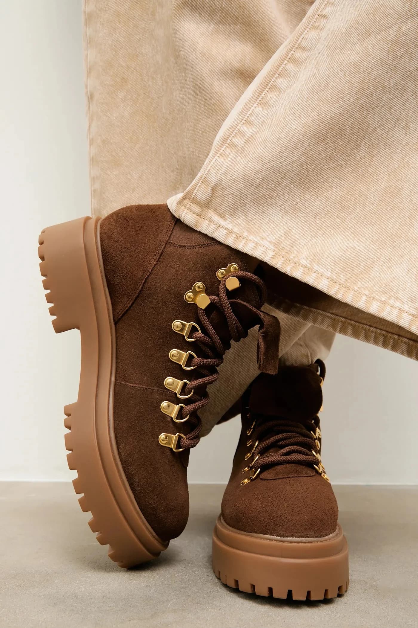 Замшевые ботильоны