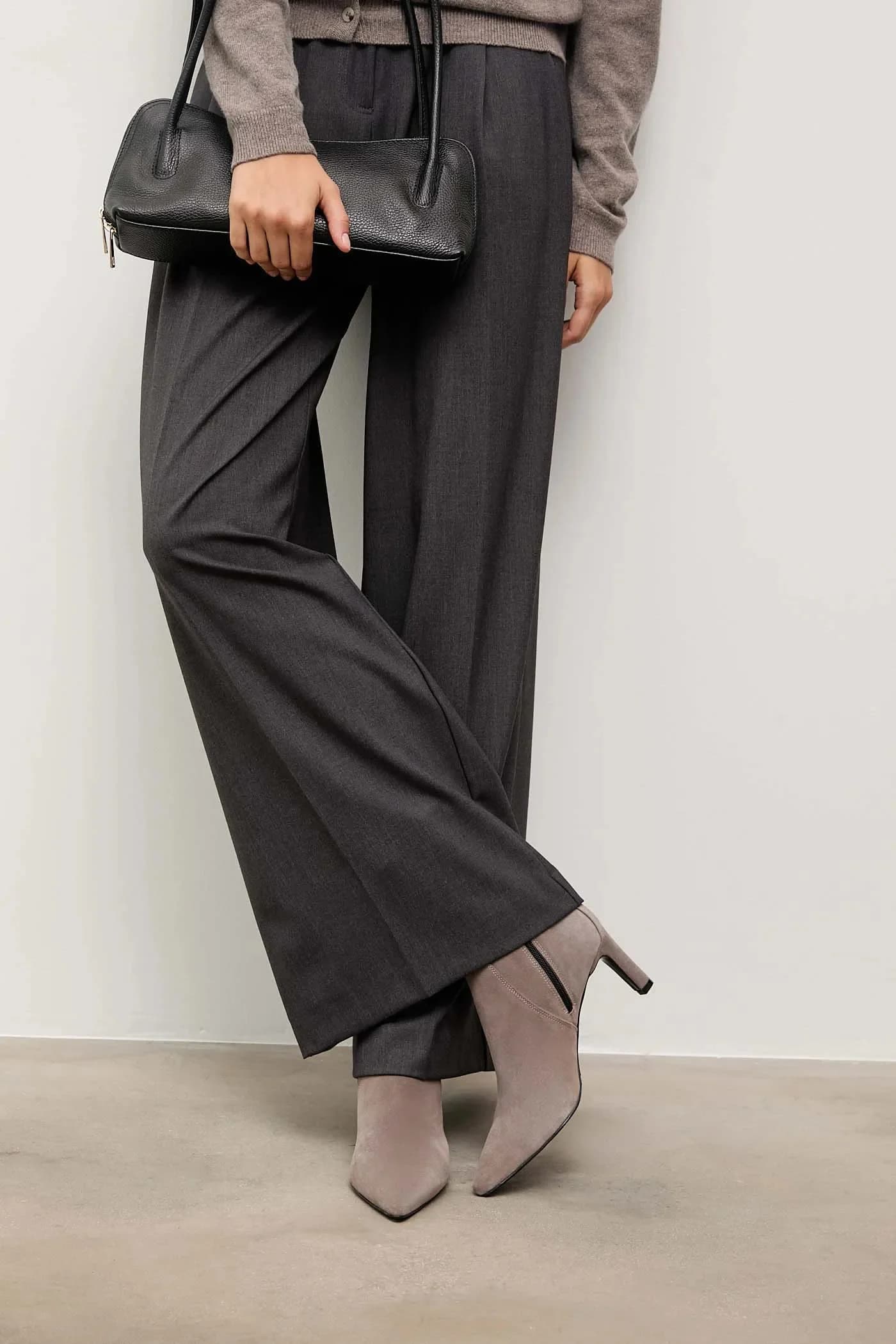 Замшевые ботильоны