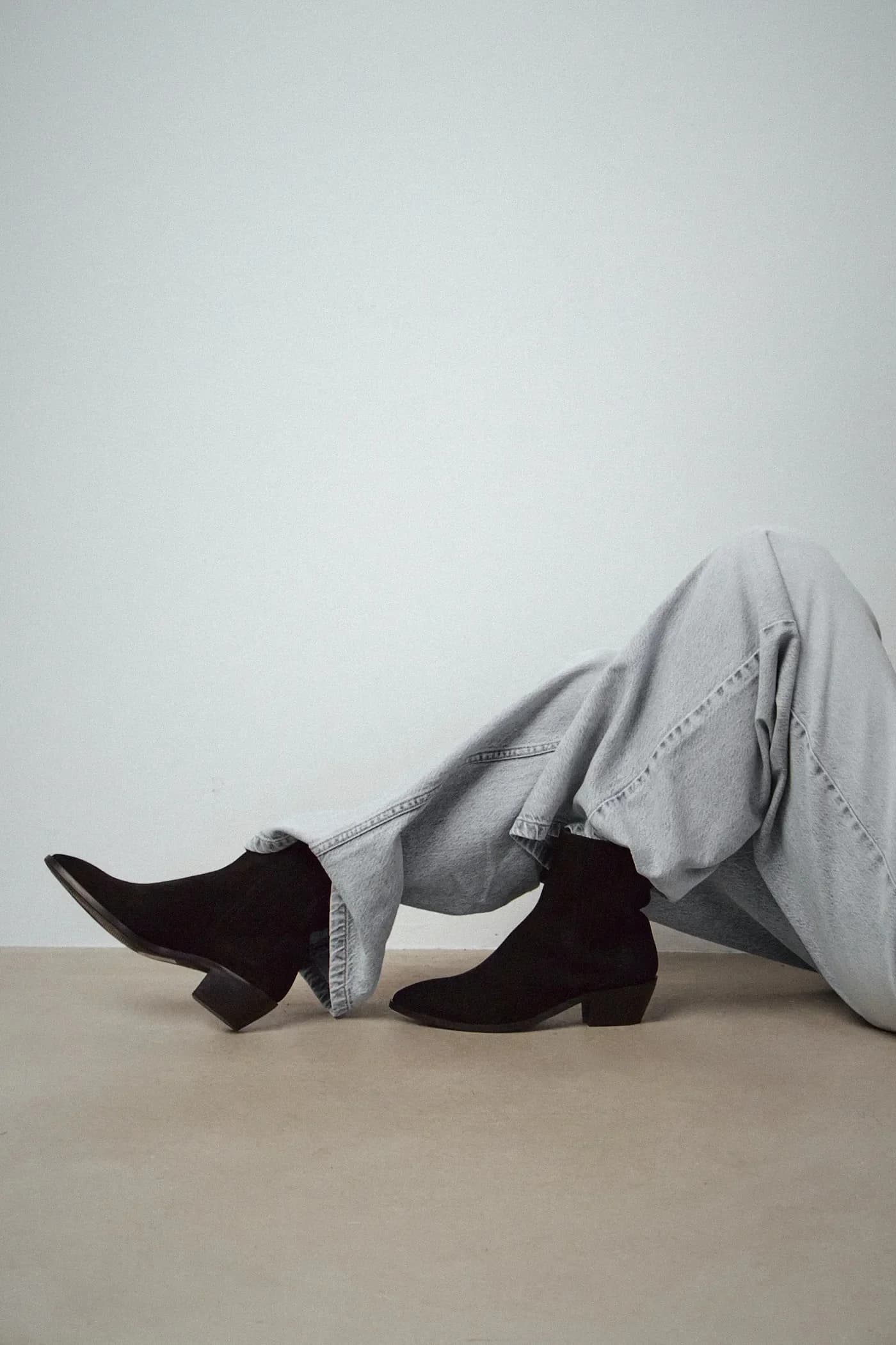 Замшевые ботильоны - фото 8