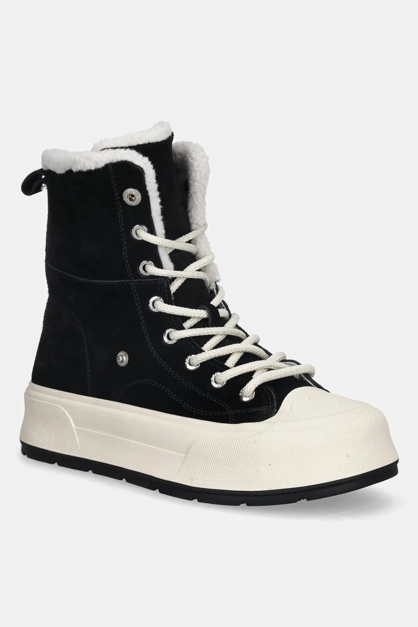 Замшевые кроссовки