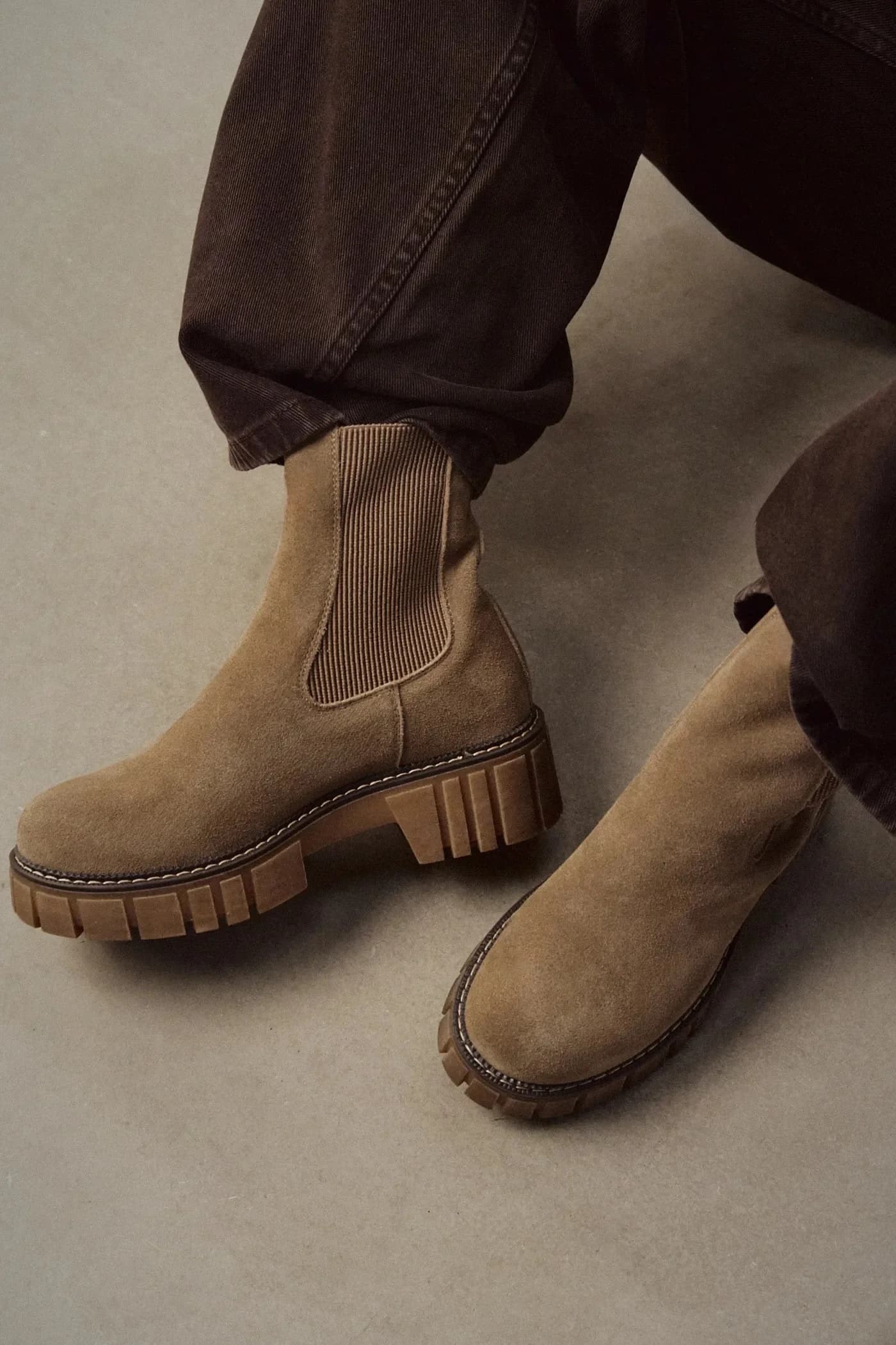 Замшевые ботильоны