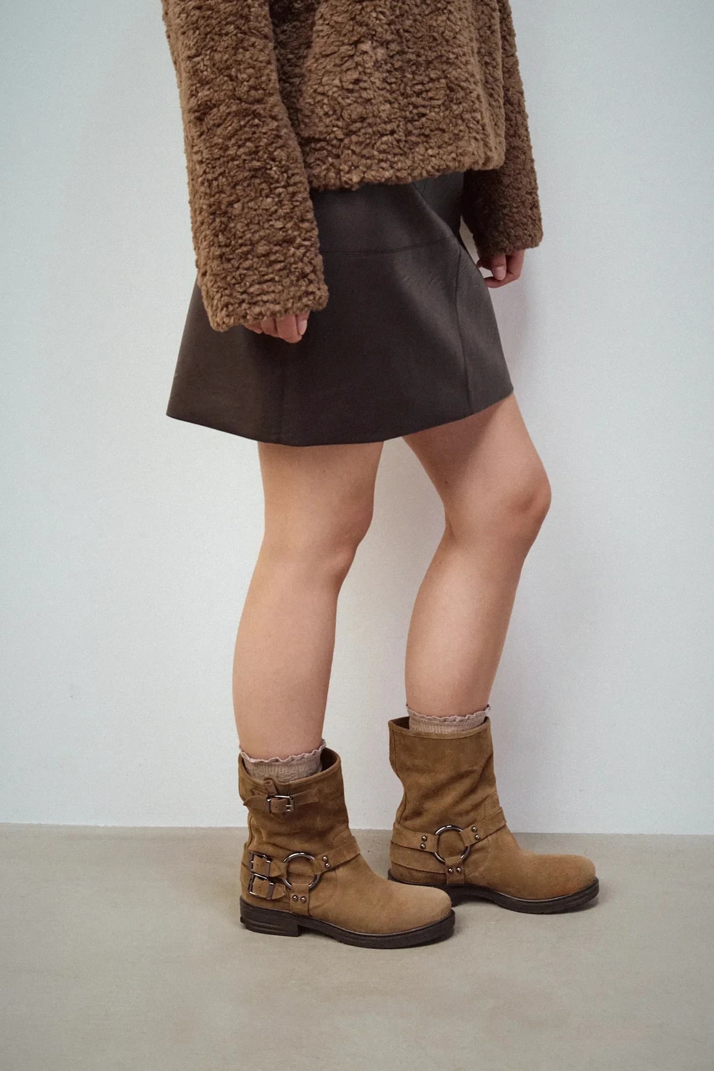 Замшевые ботильоны