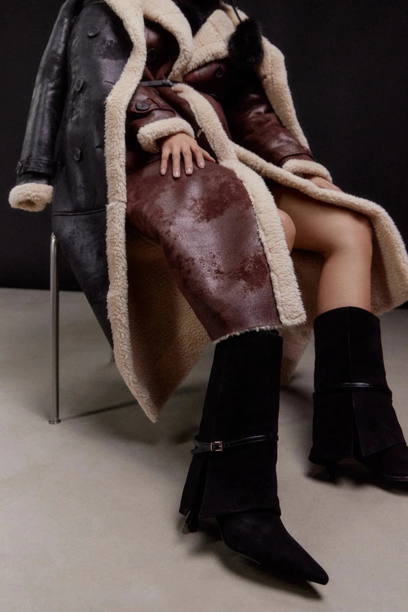 Замшевые ботильоны