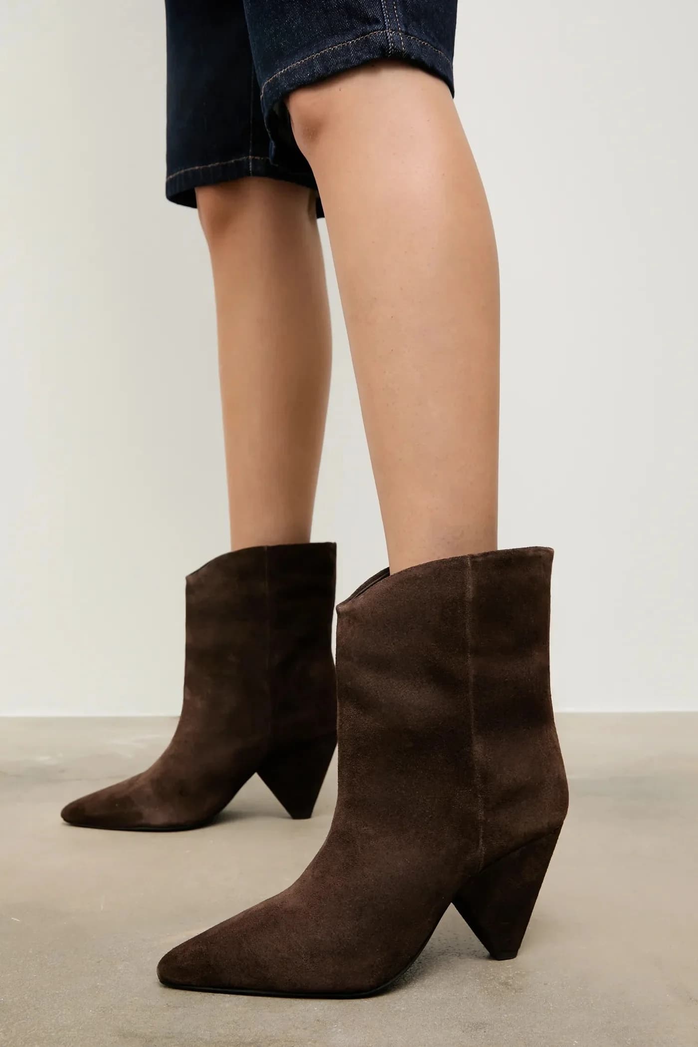 Замшевые ботильоны - фото 6