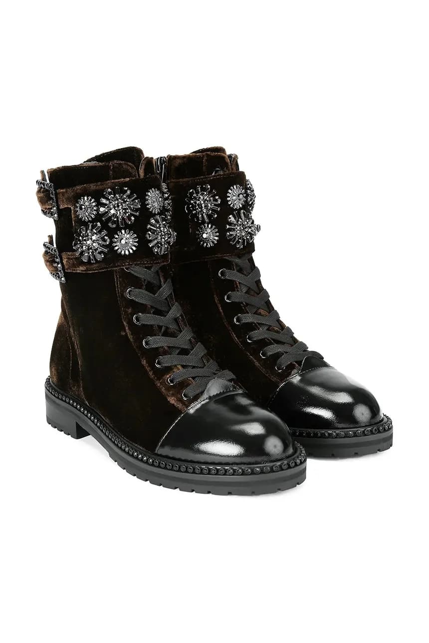 Рабочие нагибаются в боевых ботинках - фото 5