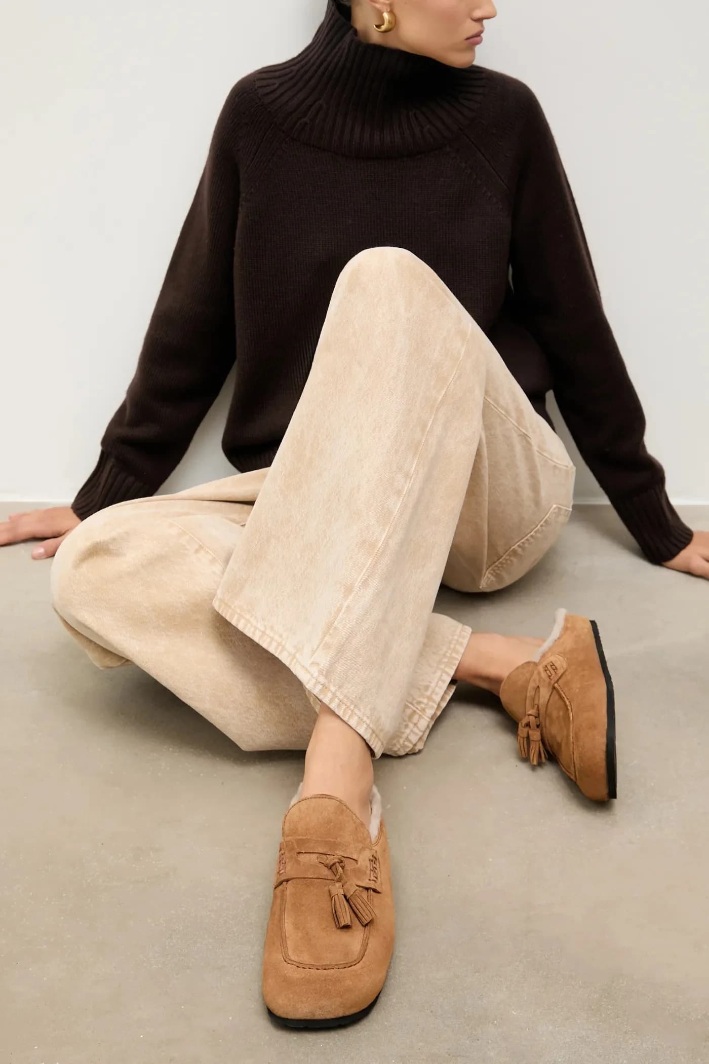 Замшевые шлепанцы