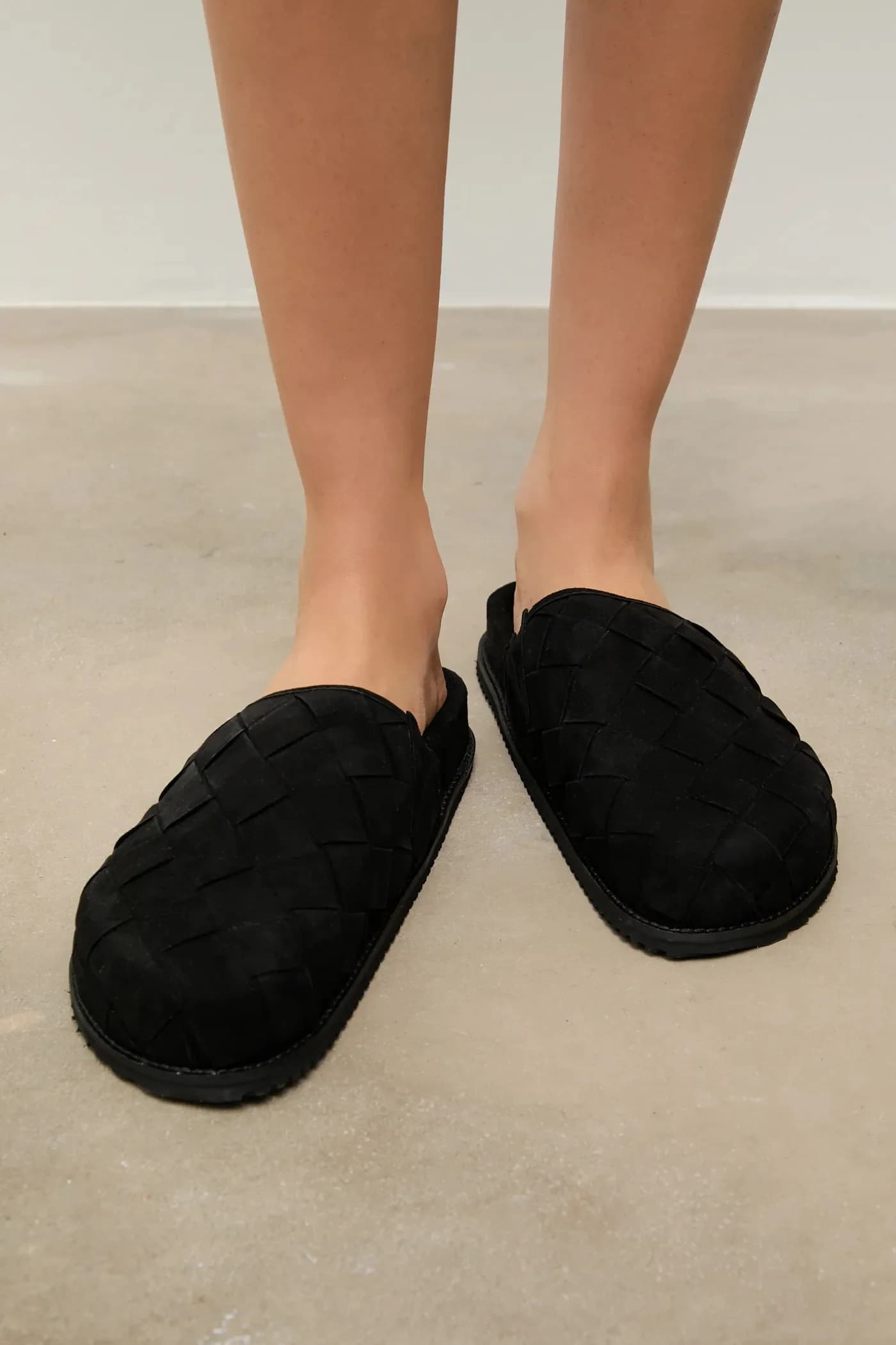 Замшевые тапочки - фото 8