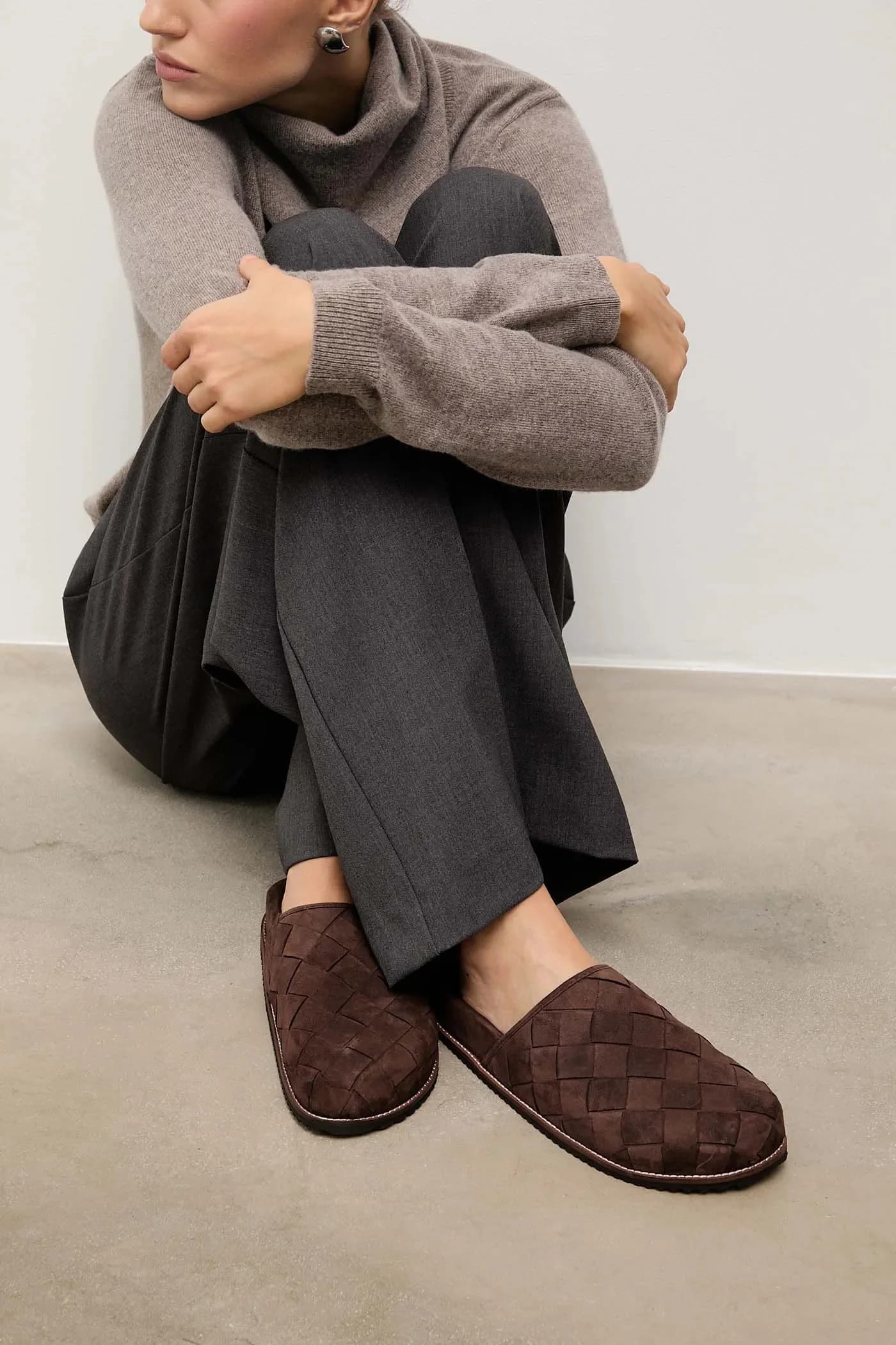 Замшевые тапочки