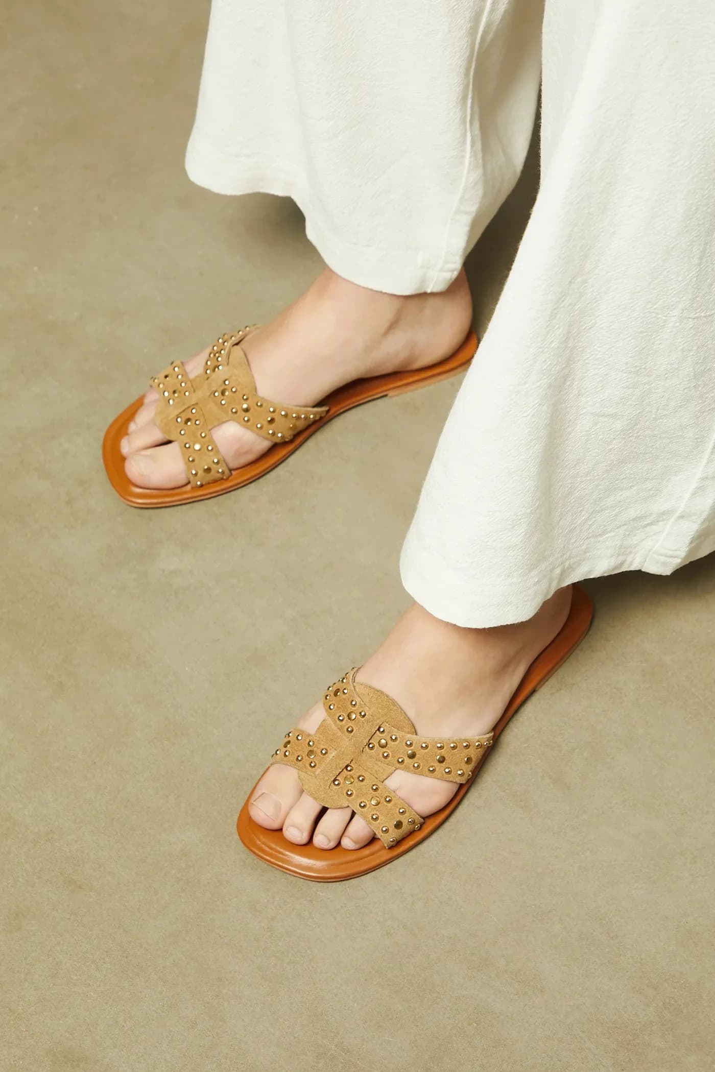 Замшевые шлепанцы