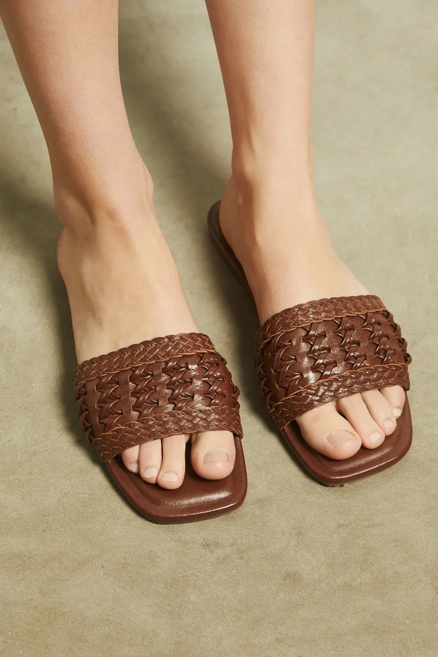 Кожаные шлепанцы - фото 8