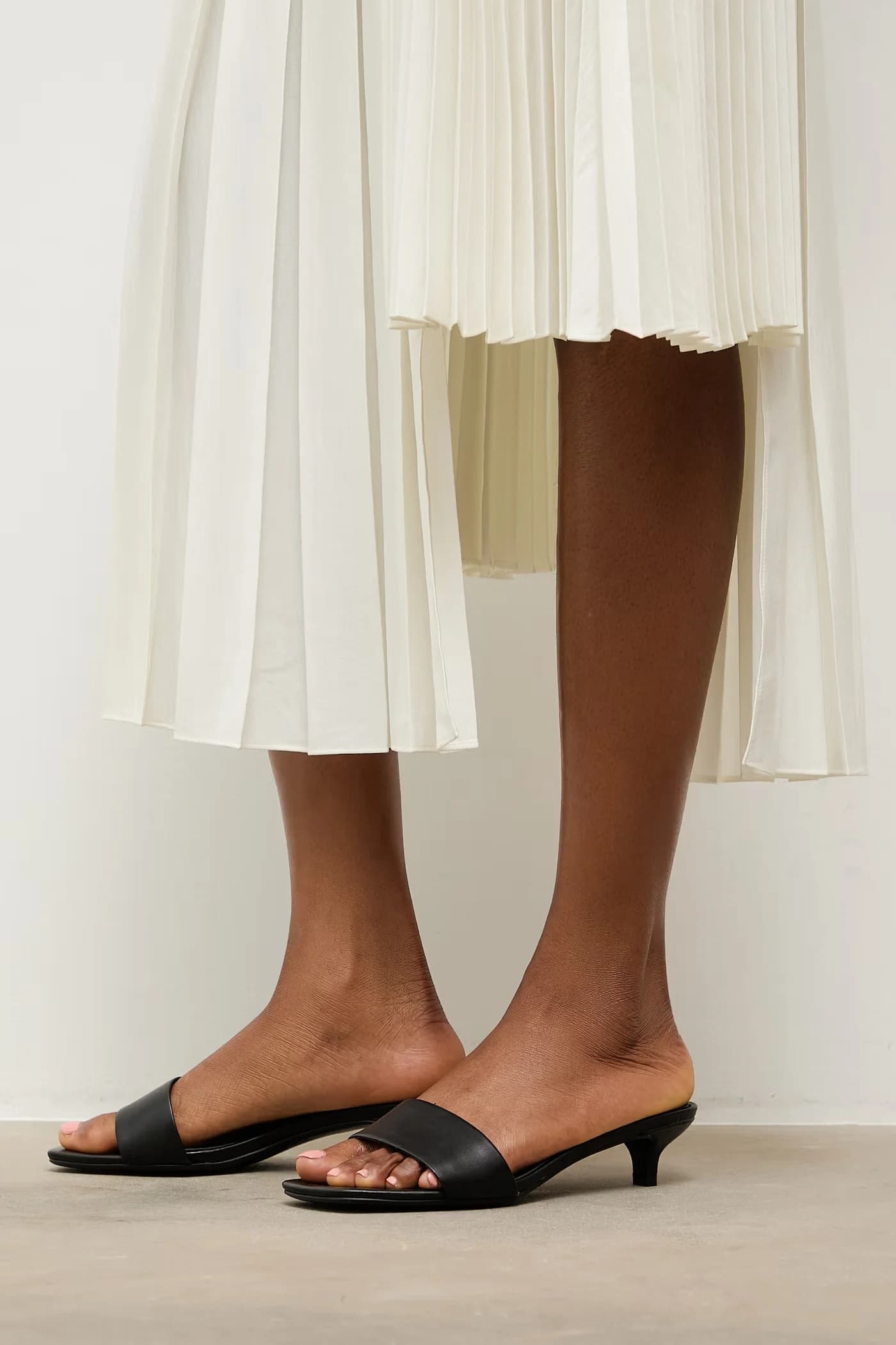 Женские кожаные шлепанцы - фото 7