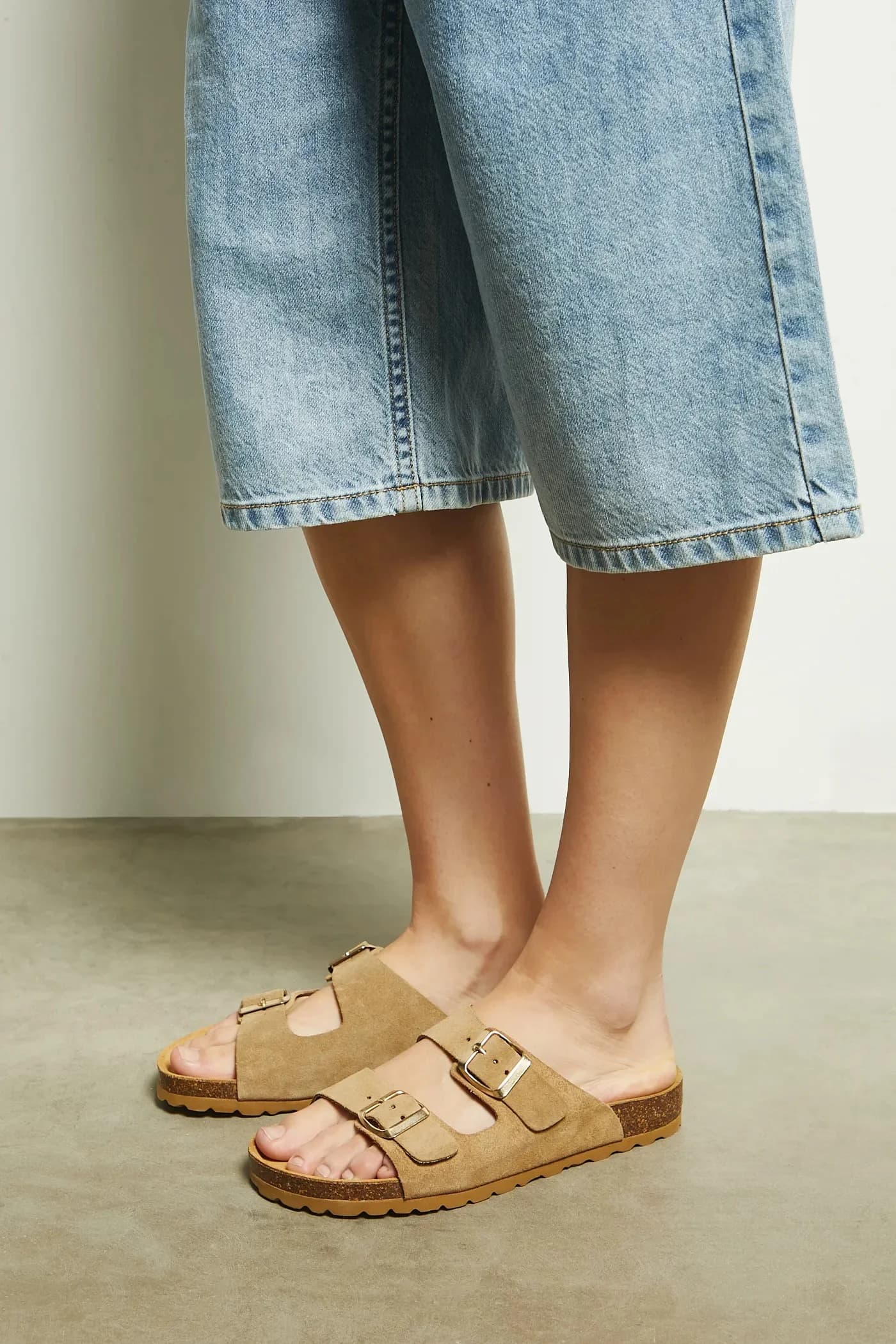 Замшевые шлепанцы