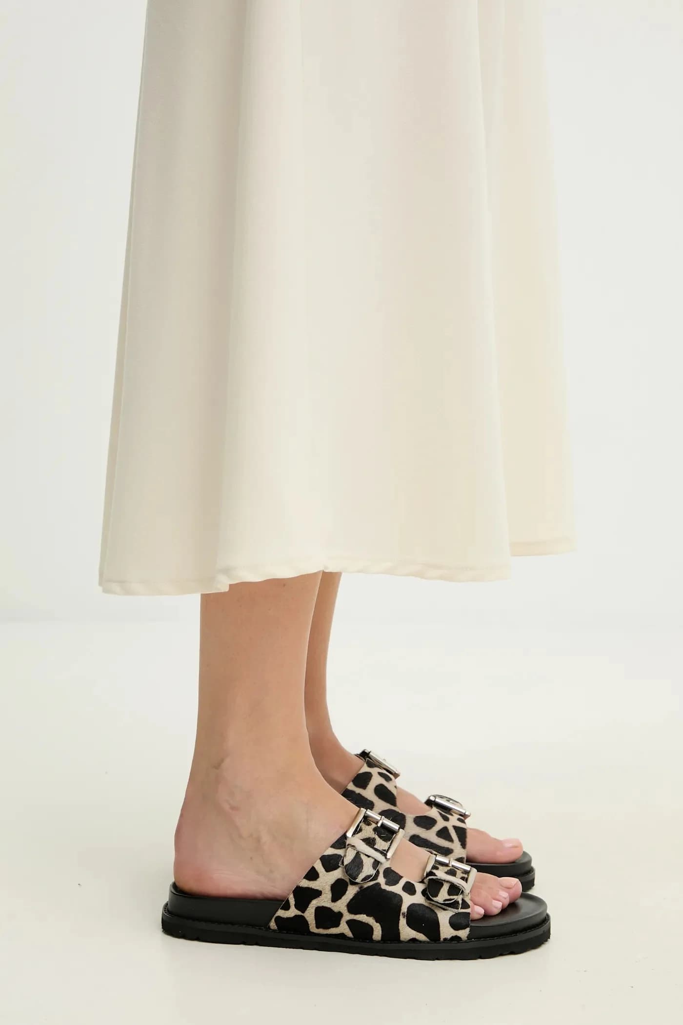 Замшевые шлепанцы - фото 7