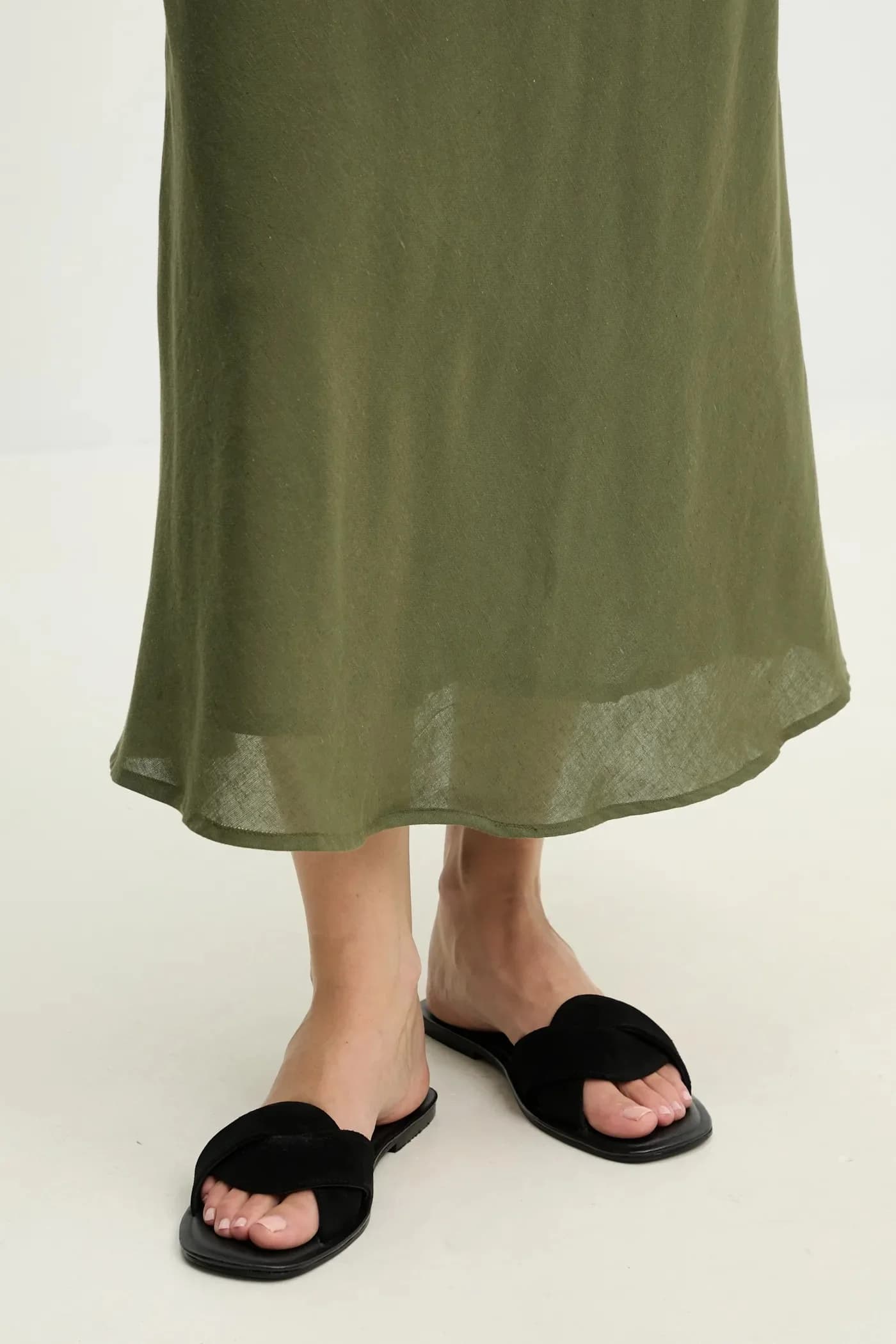 Замшевые шлепанцы