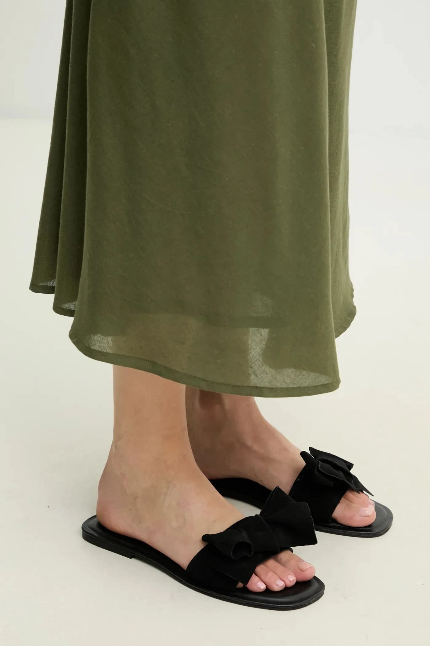 Замшевые шлепанцы - фото 7