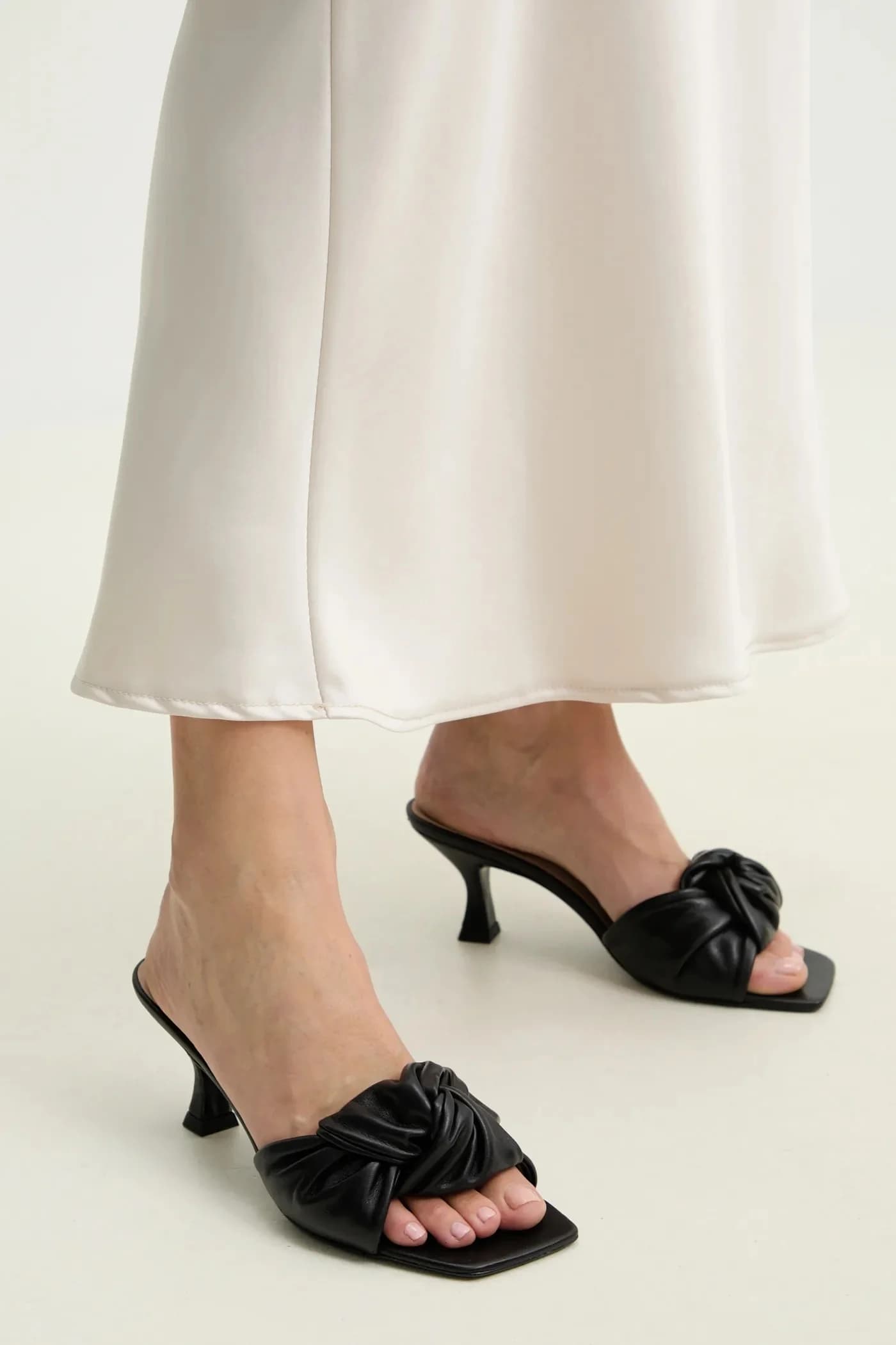 Кожаные шлепанцы