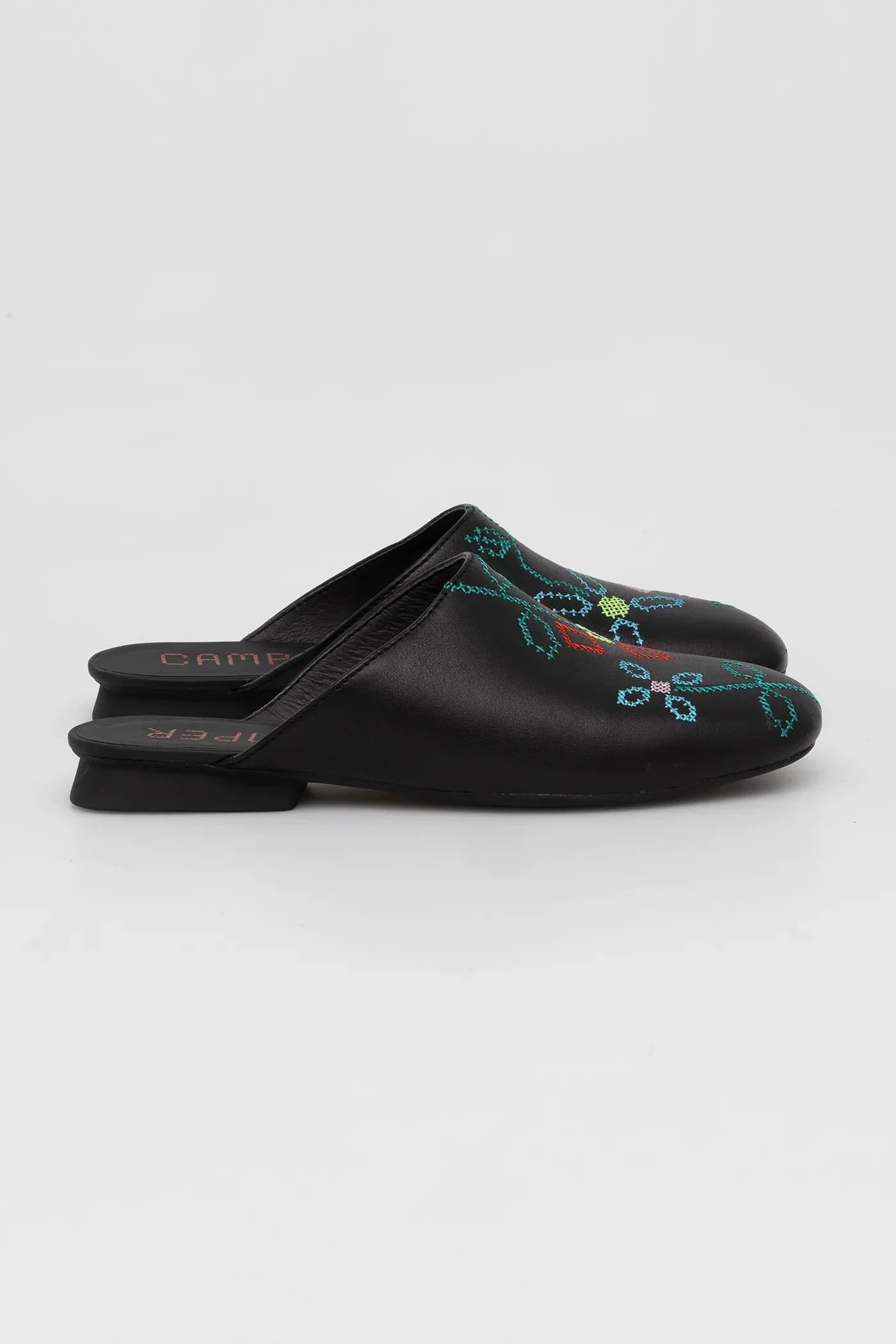 шлепанцы из стеклопластиковой кожи - фото 3