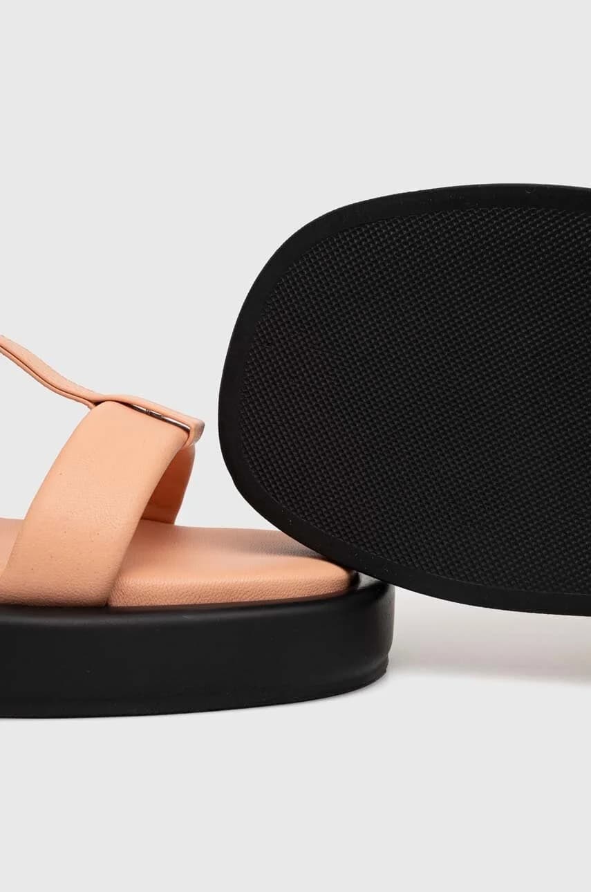 Сандалии из алой кожи - фото 4