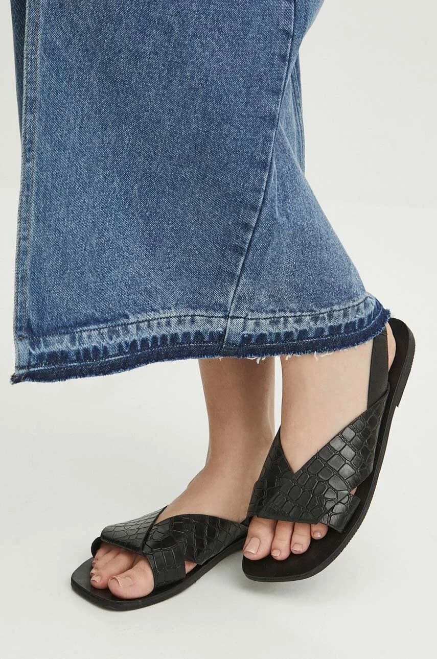 Кожаные сандалии