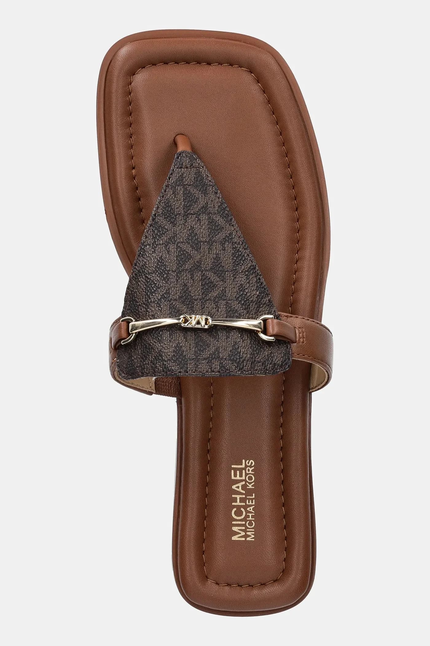 Лена в шлепанцах - фото 4