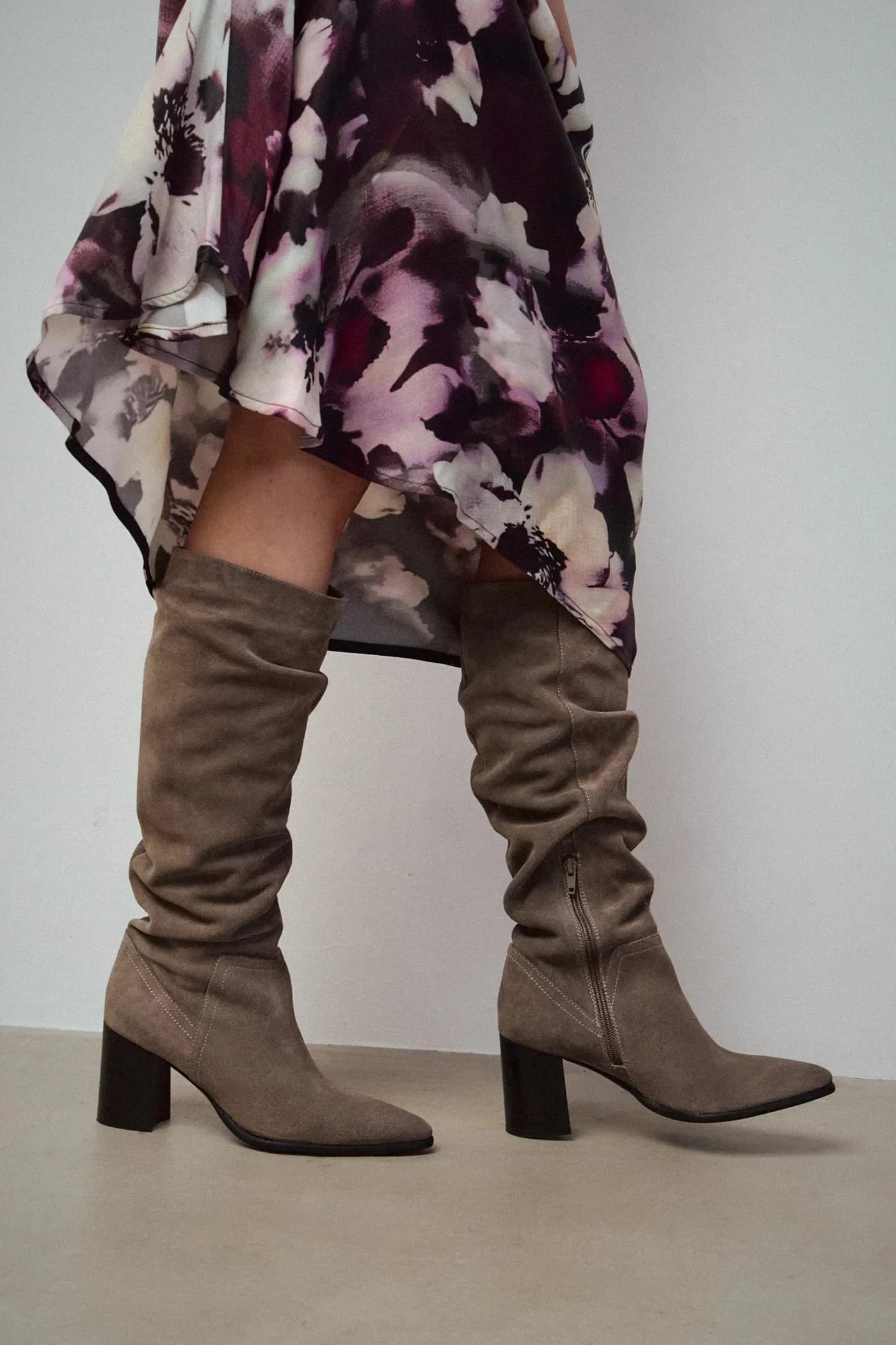 Замшевые ботинки