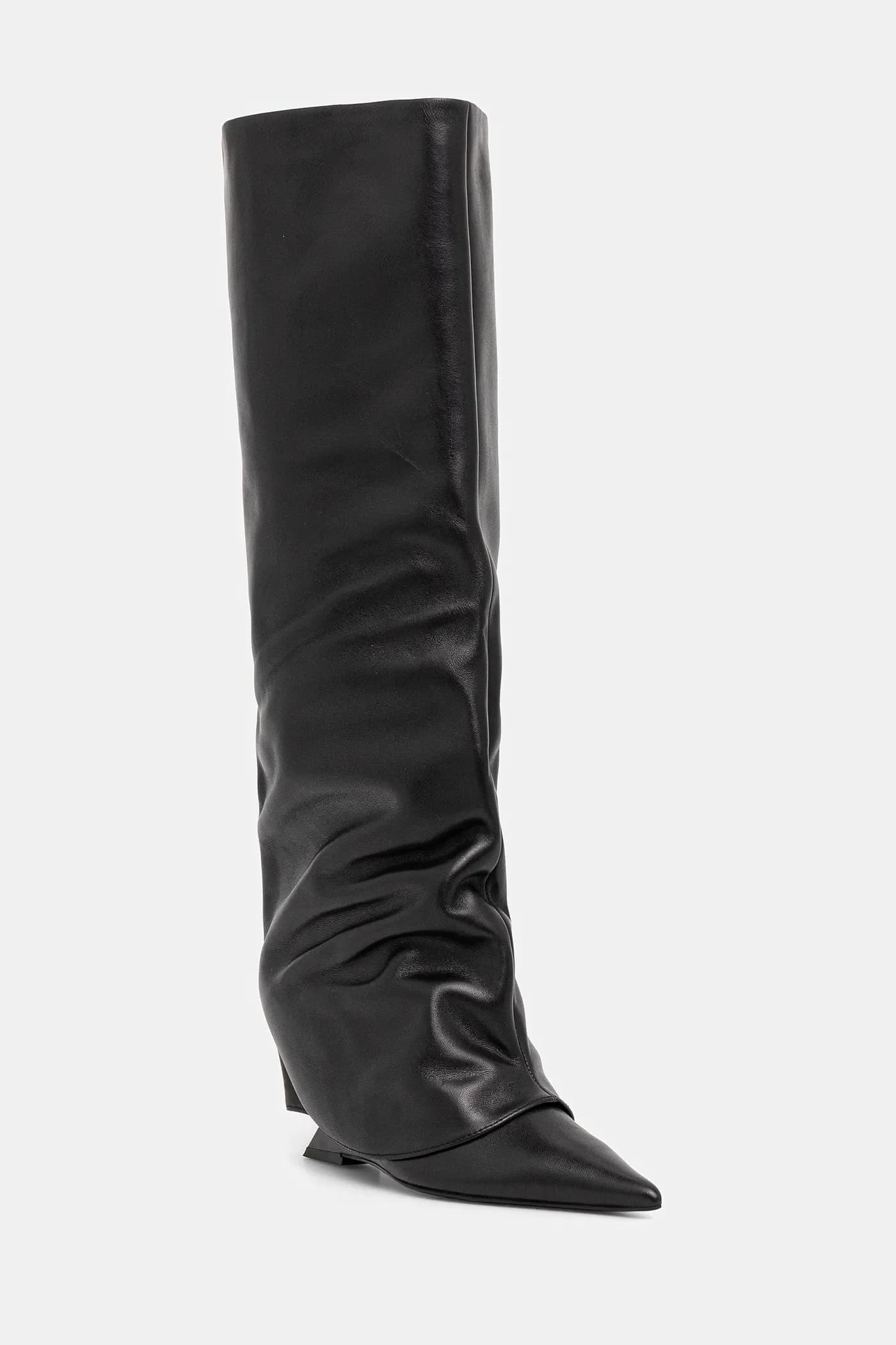 Заметные кожаные ковбойские сапоги