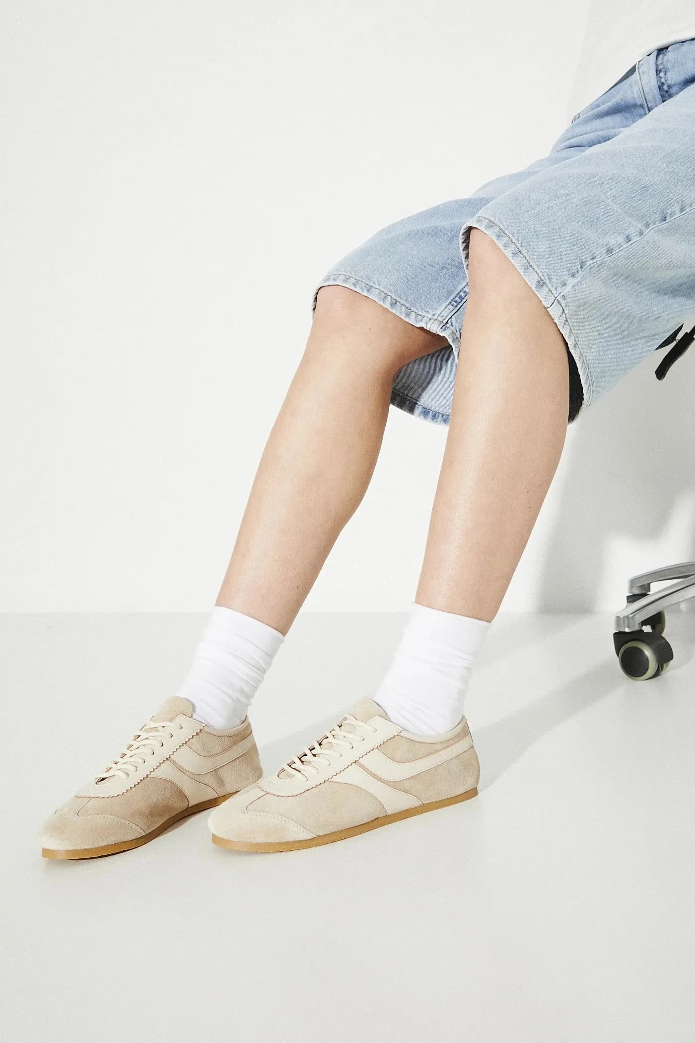 Замшевые кроссовки - фото 7