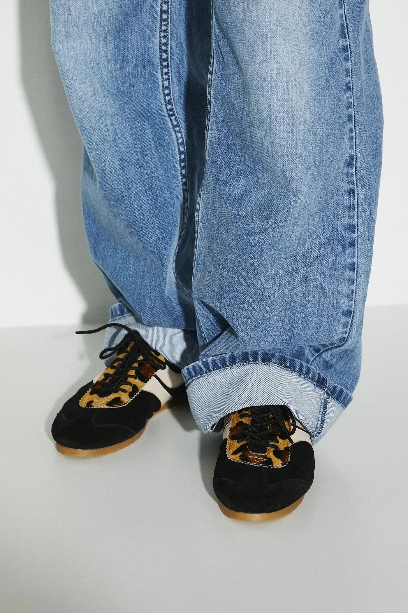 Замшевые кроссовки - фото 9