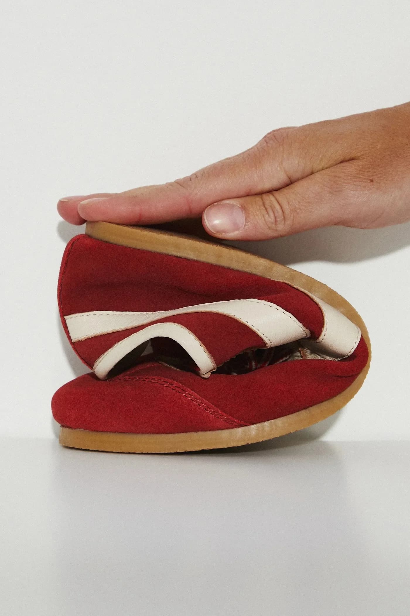 Замшевые кроссовки - фото 9