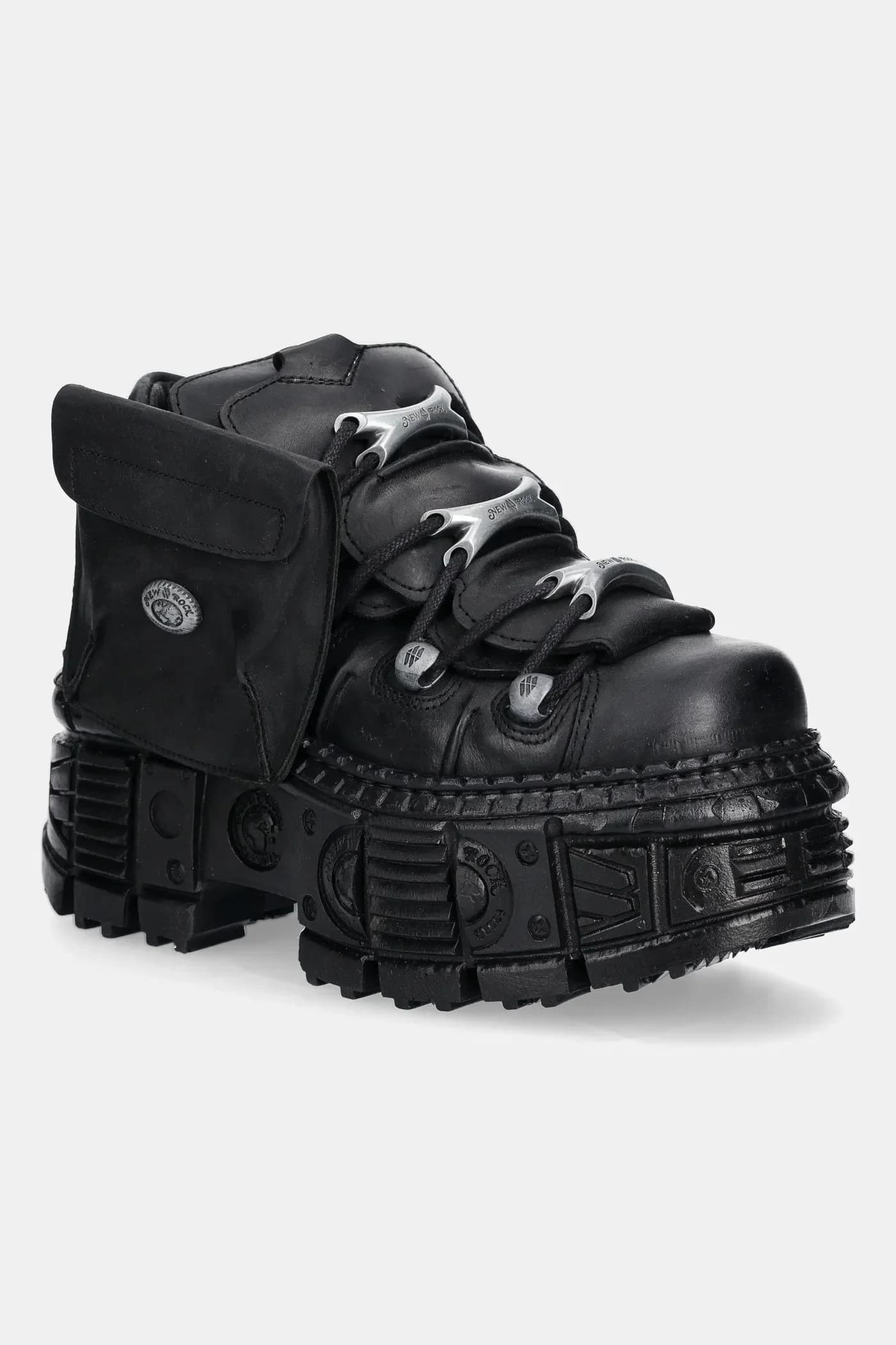 Кожаные кроссовки